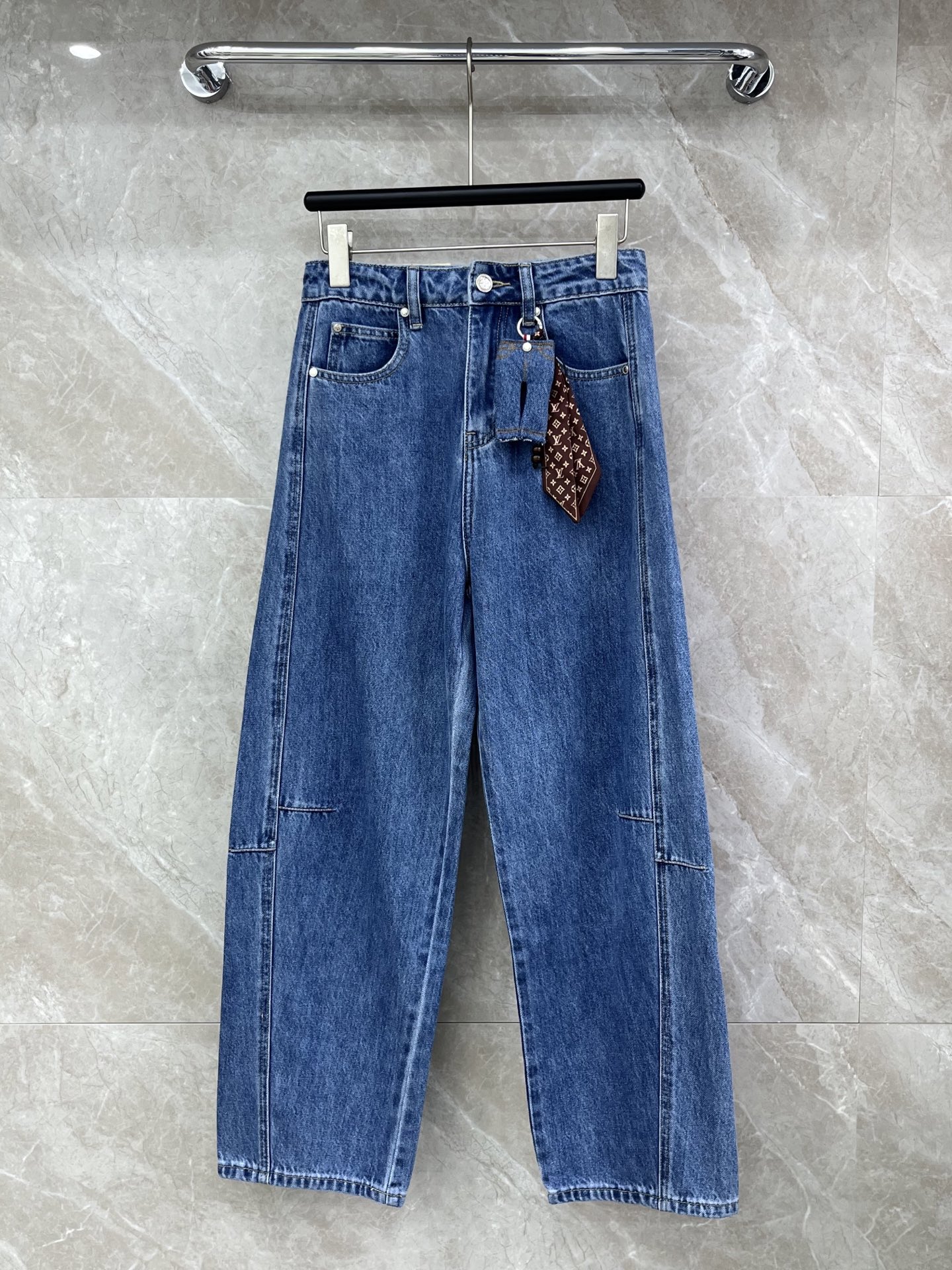 🛒𝐍𝐄𝐖 · 𝟐𝟎𝟐6/爆款现货设计师 原创｜🆕26新款挂饰牛仔裤爆单款 气质女神必入重工手工 满满的高