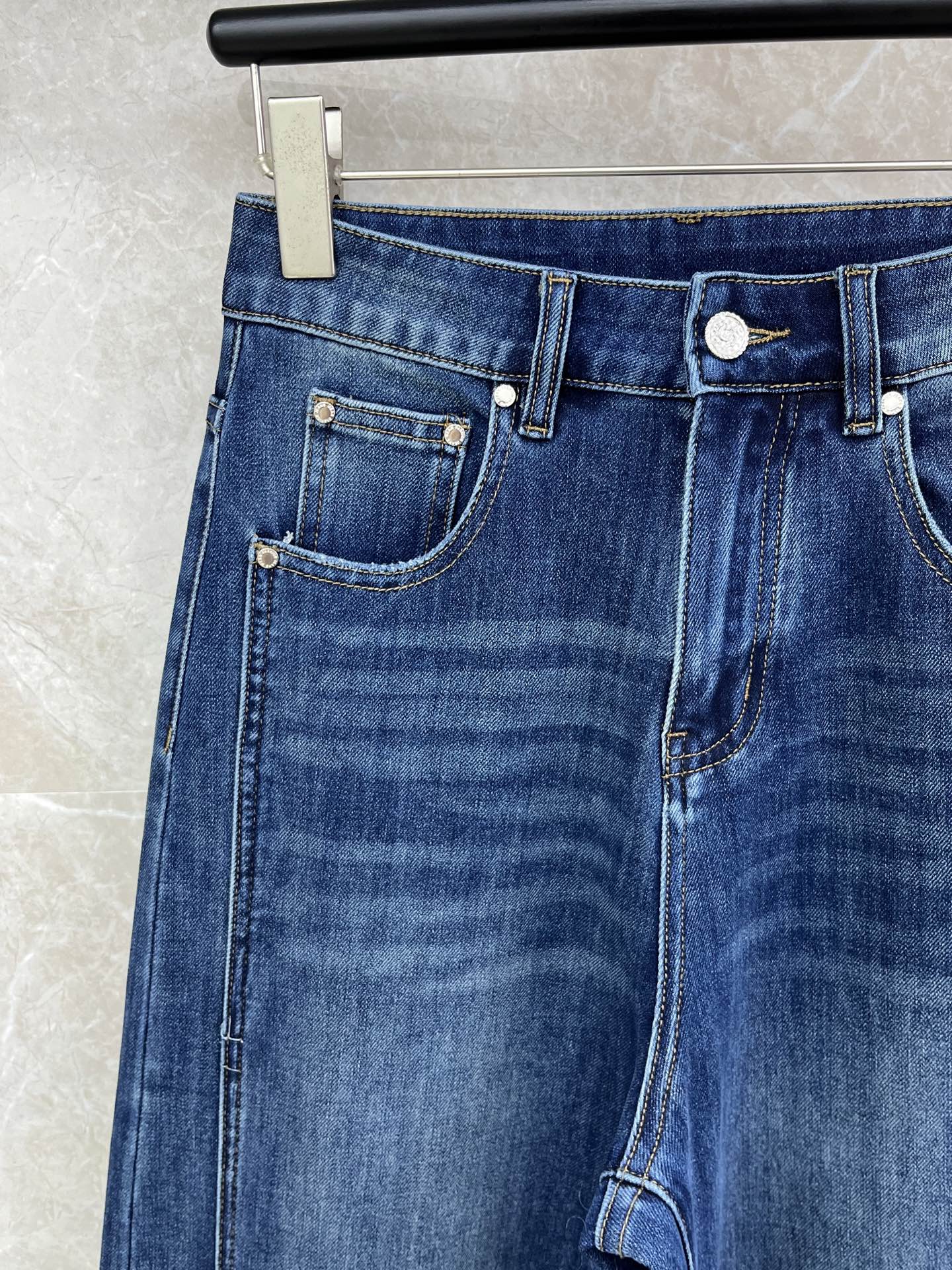 🛒𝐍𝐄𝐖 · 𝟐𝟎𝟐6/爆款现货设计师 原创｜🆕26新款菱格刺绣牛仔裤爆单款 重工皮牌 气质女神必入满满