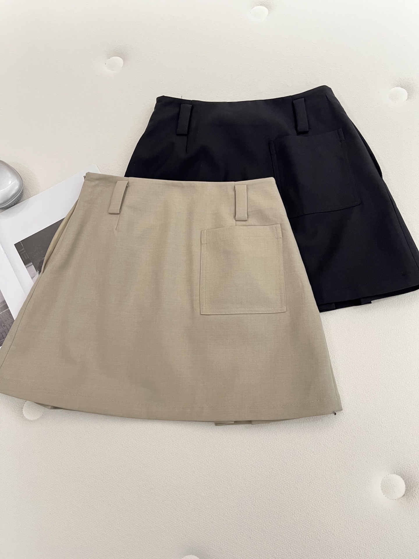 🛒𝐍𝐄𝐖 · 𝟐𝟎𝟐6/爆款现货【春夏上新】Loe*｜26新款百褶短半裙爆单系列款 气质女神必入 定制皮