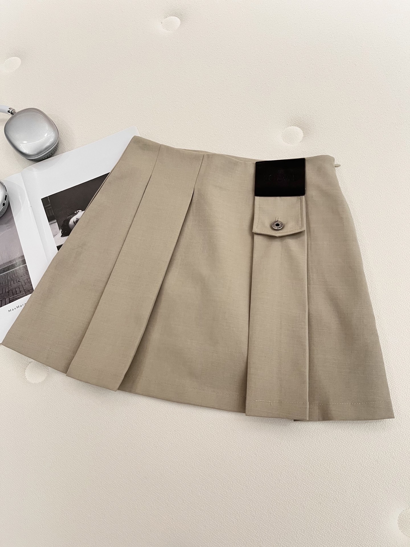 🛒𝐍𝐄𝐖 · 𝟐𝟎𝟐6/爆款现货【春夏上新】Loe*｜26新款百褶短半裙爆单系列款 气质女神必入 定制皮