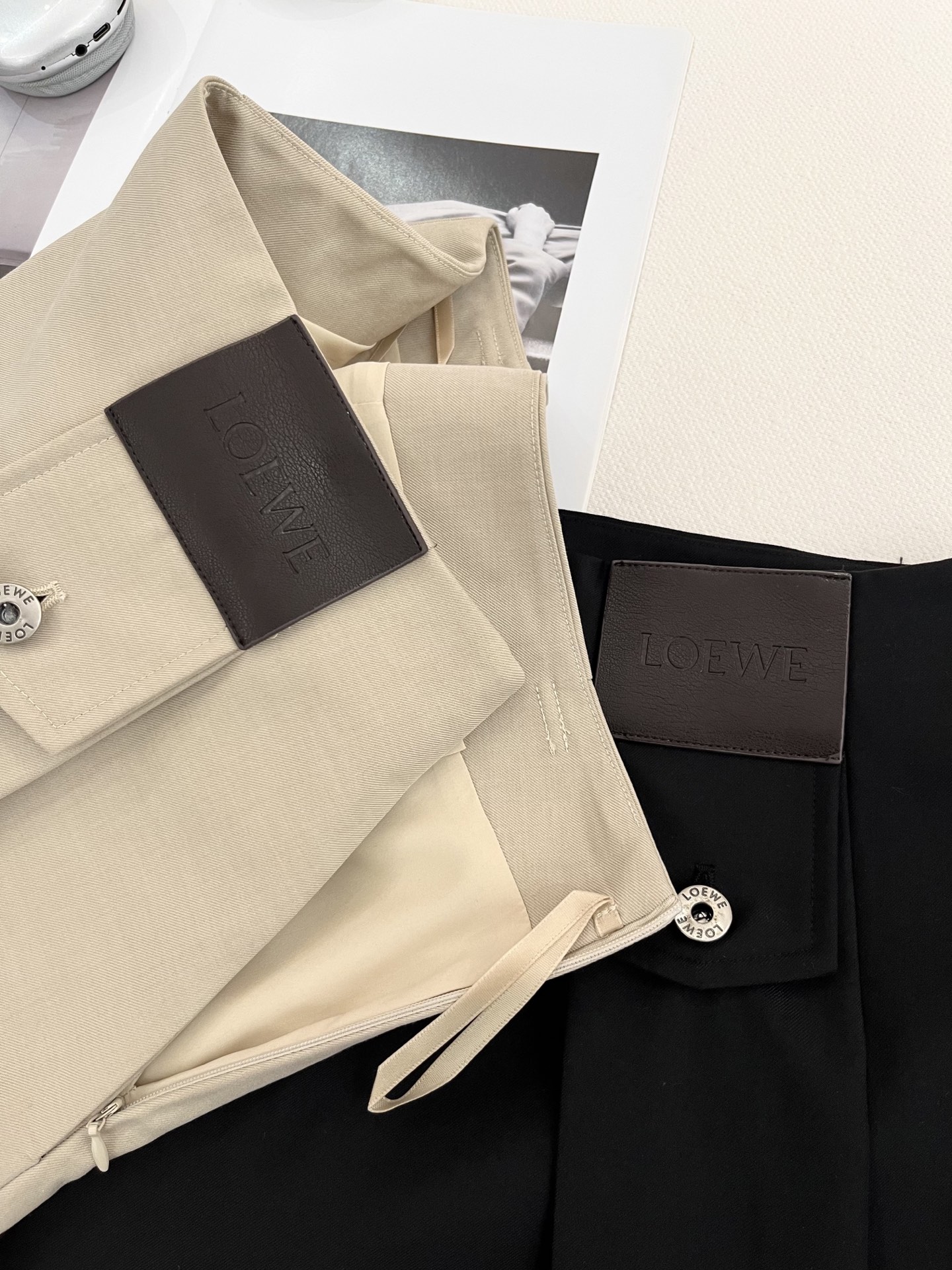 🛒𝐍𝐄𝐖 · 𝟐𝟎𝟐6/爆款现货【春夏上新】Loe*｜26新款百褶短半裙爆单系列款 气质女神必入 定制皮