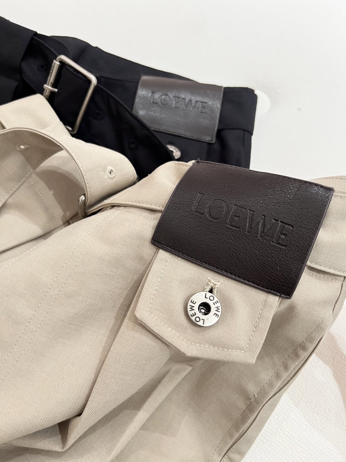 🛒𝐍𝐄𝐖 · 𝟐𝟎𝟐6/爆款现货【春夏上新】Loe*｜26新款休闲西裤爆单系列款 气质女神必入 定制皮牌