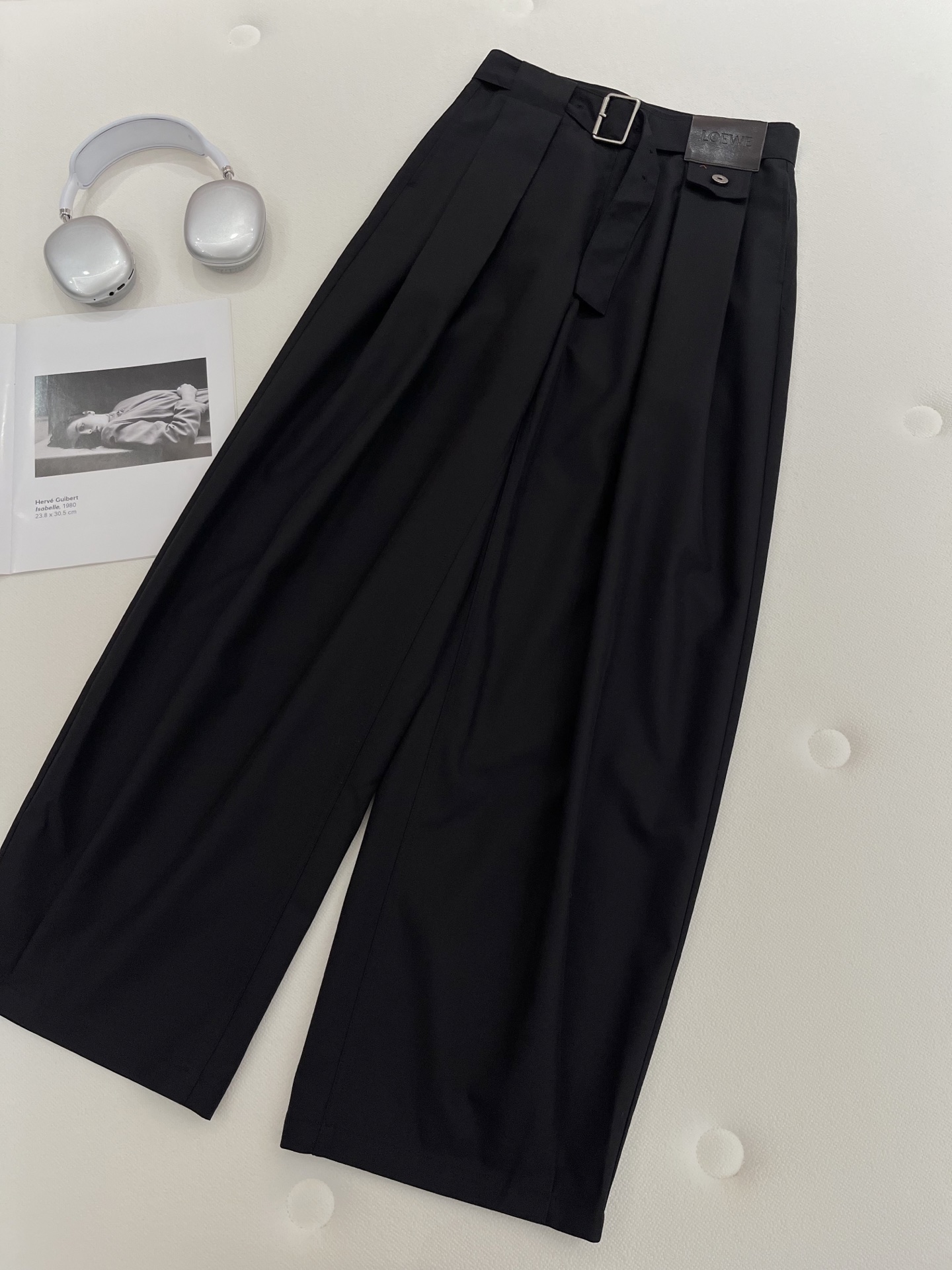 🛒𝐍𝐄𝐖 · 𝟐𝟎𝟐6/爆款现货【春夏上新】Loe*｜26新款休闲西裤爆单系列款 气质女神必入 定制皮牌