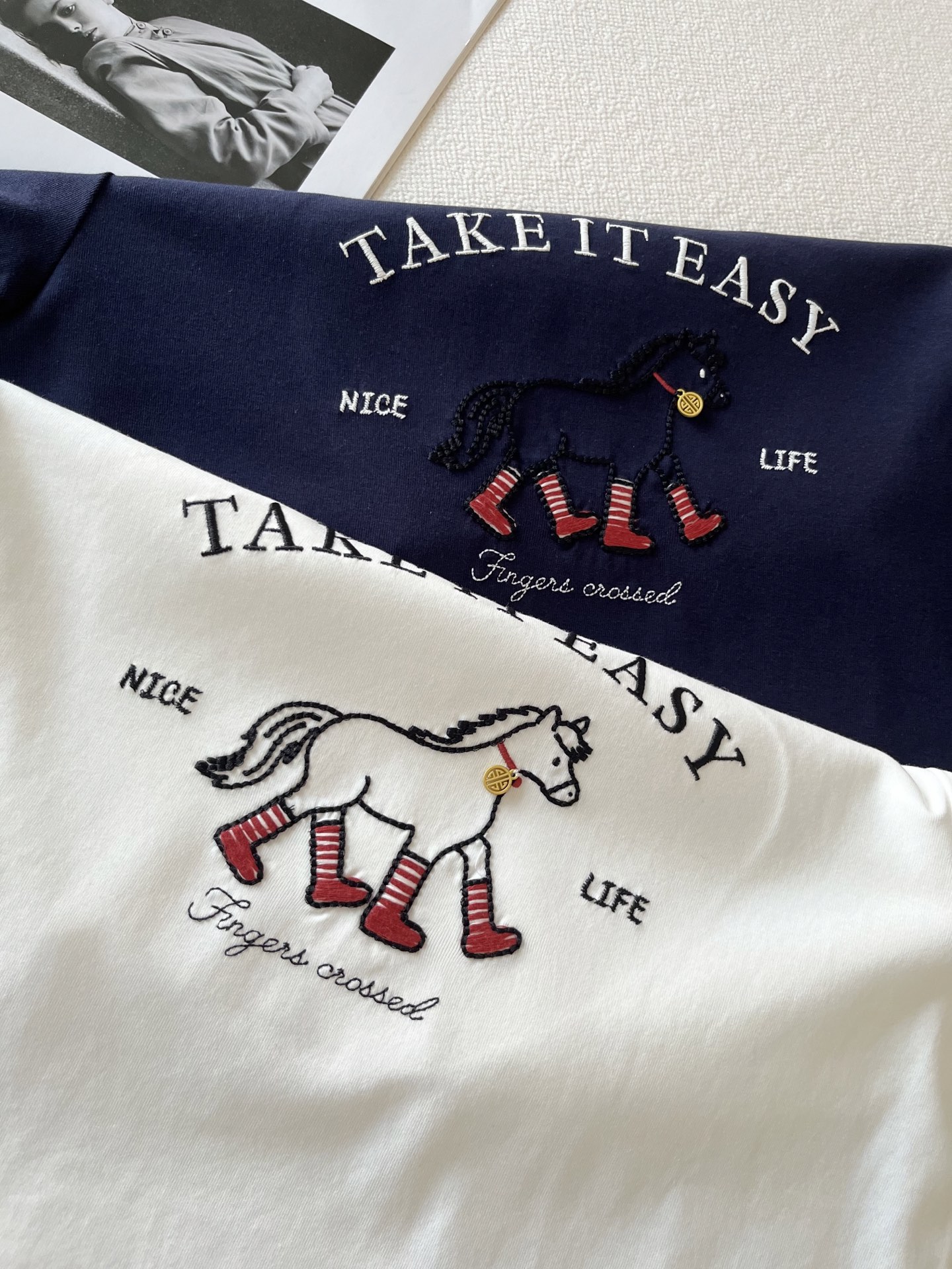 🛒𝐍𝐄𝐖 · 𝟐𝟎𝟐6/爆款现货【春夏上新】 设计师小众｜2026新款撞色立体刺绣工艺款弹力T恤高订面料