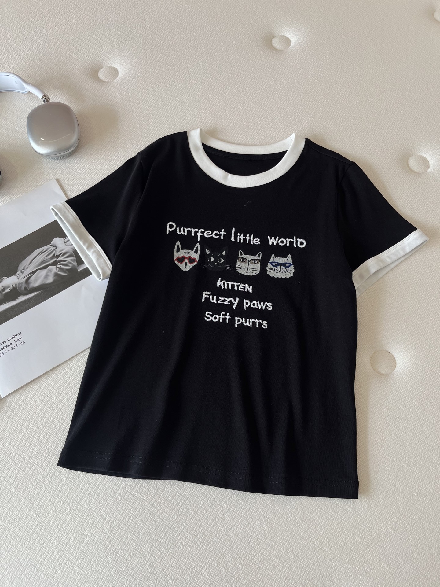 🛒𝐍𝐄𝐖 · 𝟐𝟎𝟐6/爆款现货【春夏上新】 设计师小众｜2026新款撞色猫咪印花刺绣工艺款弹力T恤高订