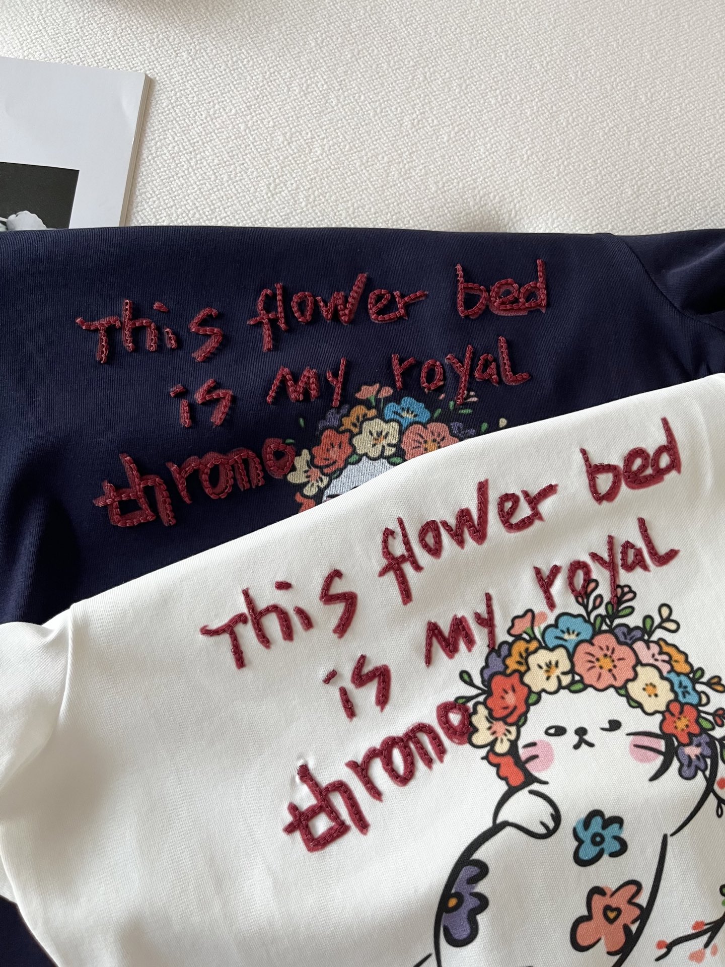 🛒𝐍𝐄𝐖 · 𝟐𝟎𝟐6/爆款现货【春夏上新】 设计师小众｜2026新款撞色猫咪立体刺绣工艺款弹力T恤高订