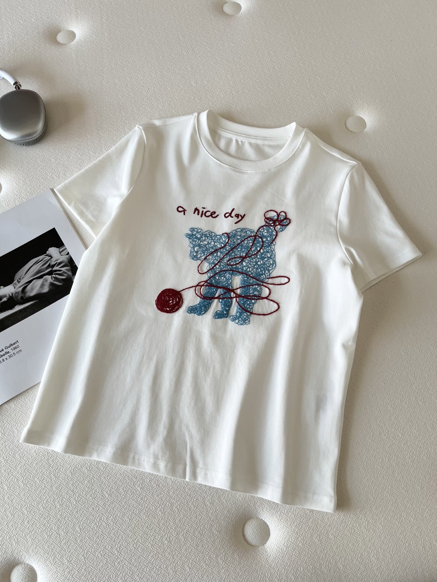 🛒𝐍𝐄𝐖 · 𝟐𝟎𝟐6/爆款现货【春夏上新】 设计师小众｜2026新款撞色工艺刺绣弹力T恤高订面料，百搭