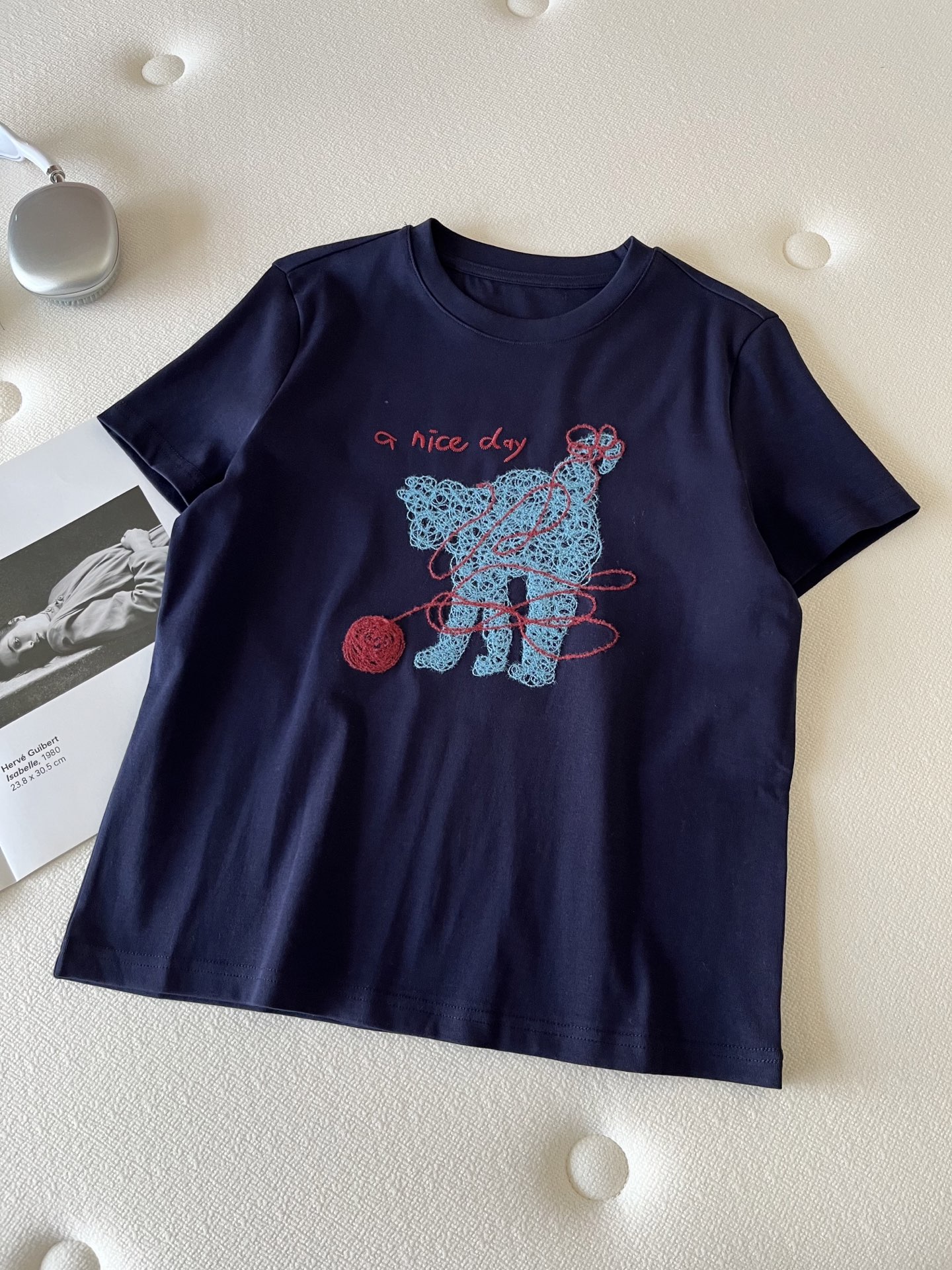 🛒𝐍𝐄𝐖 · 𝟐𝟎𝟐6/爆款现货【春夏上新】 设计师小众｜2026新款撞色工艺刺绣弹力T恤高订面料，百搭