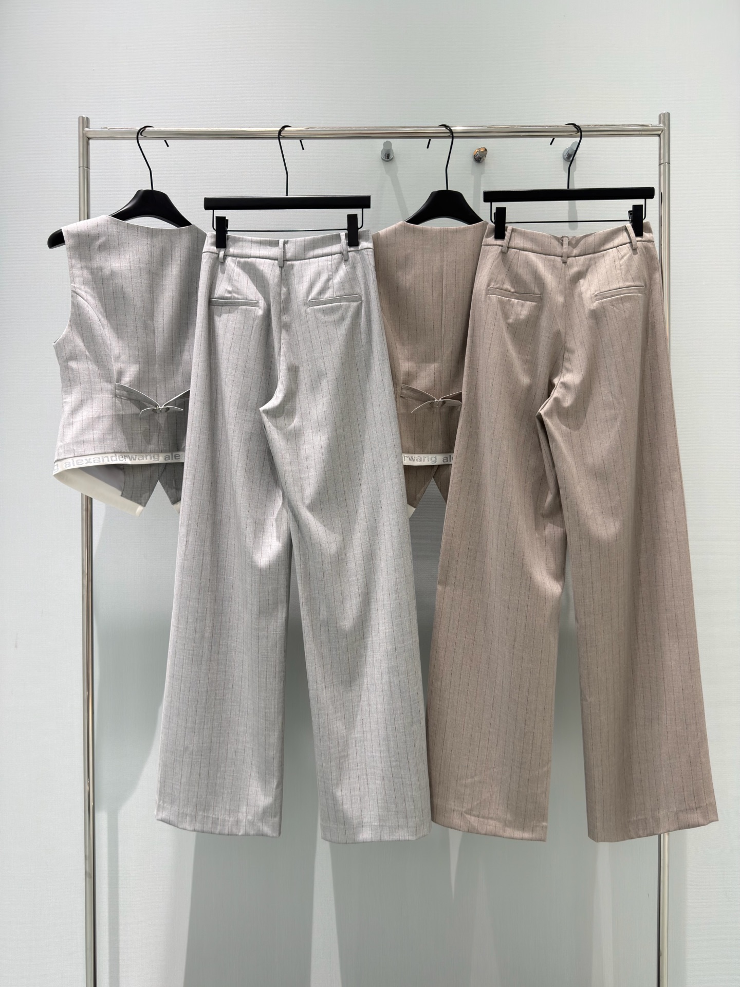 🛒𝐍𝐄𝐖 · 𝟐𝟎𝟐6/爆款现货【春夏上新】大王｜26新品老钱风羊毛条纹长裤套装！高端定制马甲，搭配阔腿