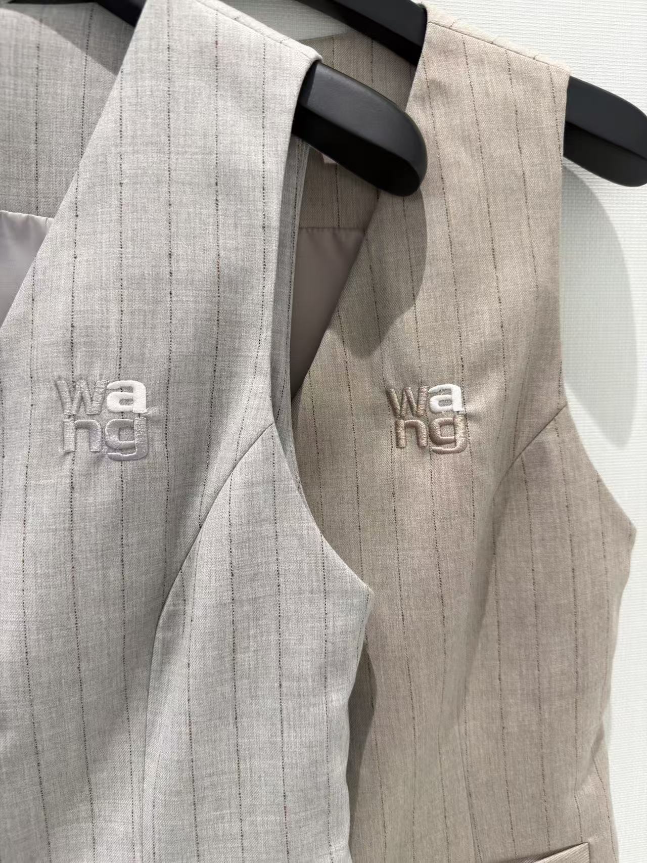 🛒𝐍𝐄𝐖 · 𝟐𝟎𝟐6/爆款现货【春夏上新】大王｜26新品老钱风羊毛条纹长裤套装！高端定制马甲，搭配阔腿