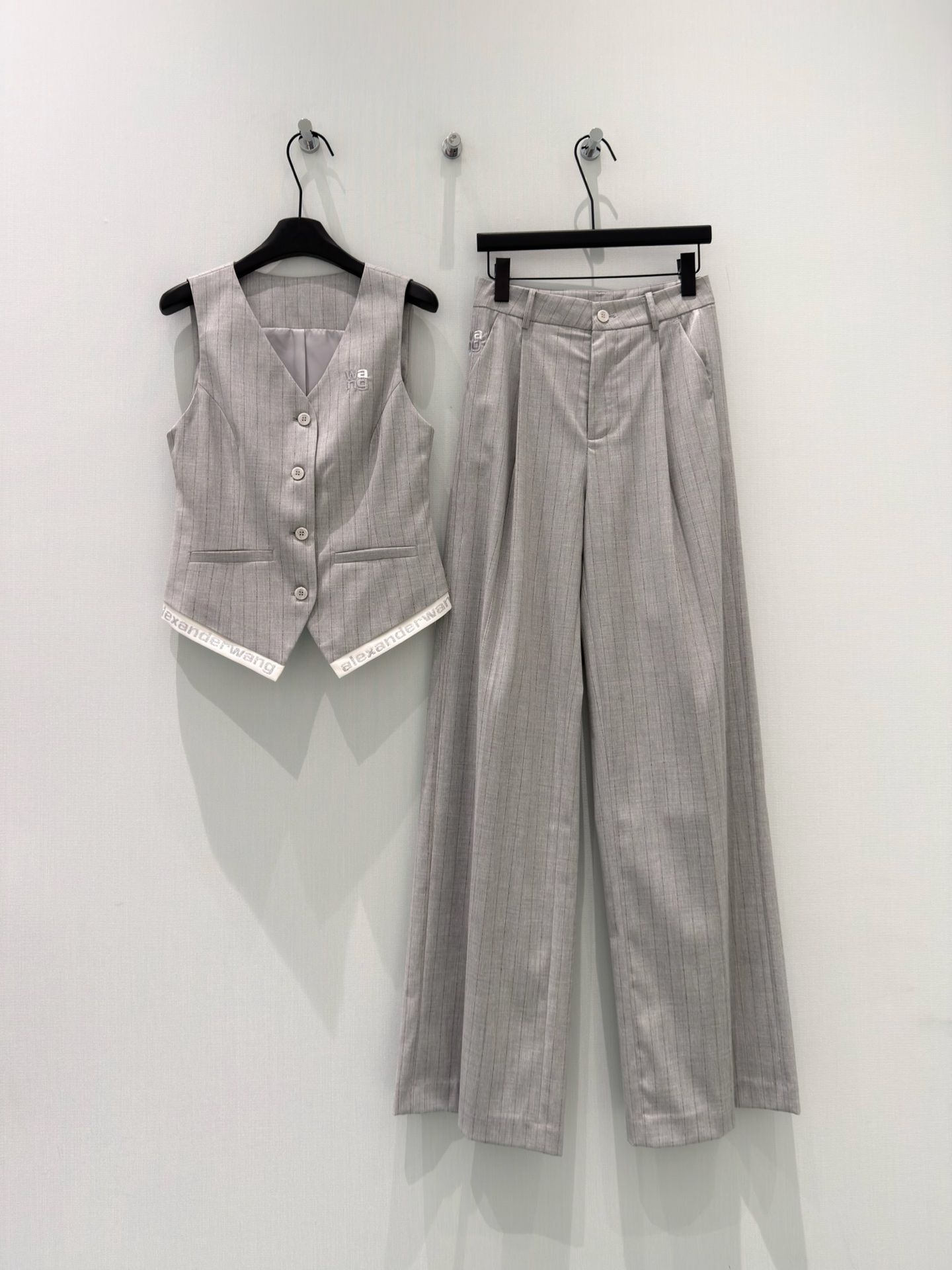 🛒𝐍𝐄𝐖 · 𝟐𝟎𝟐6/爆款现货【春夏上新】大王｜26新品老钱风羊毛条纹长裤套装！高端定制马甲，搭配阔腿