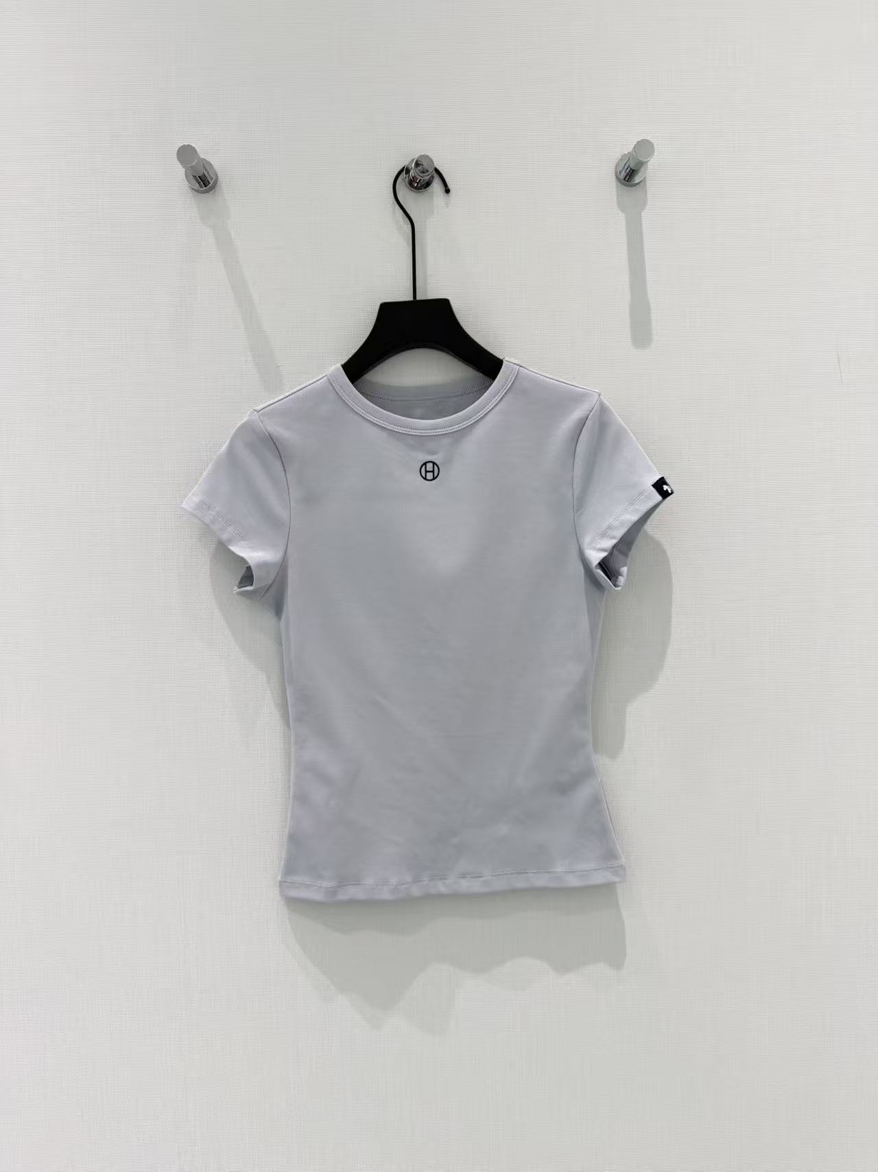 🛒𝐍𝐄𝐖 · 𝟐𝟎𝟐6/爆款现货原单品质 克罗星*｜26新品短袖T恤精致小版型上身巨显瘦！定制最新工艺 