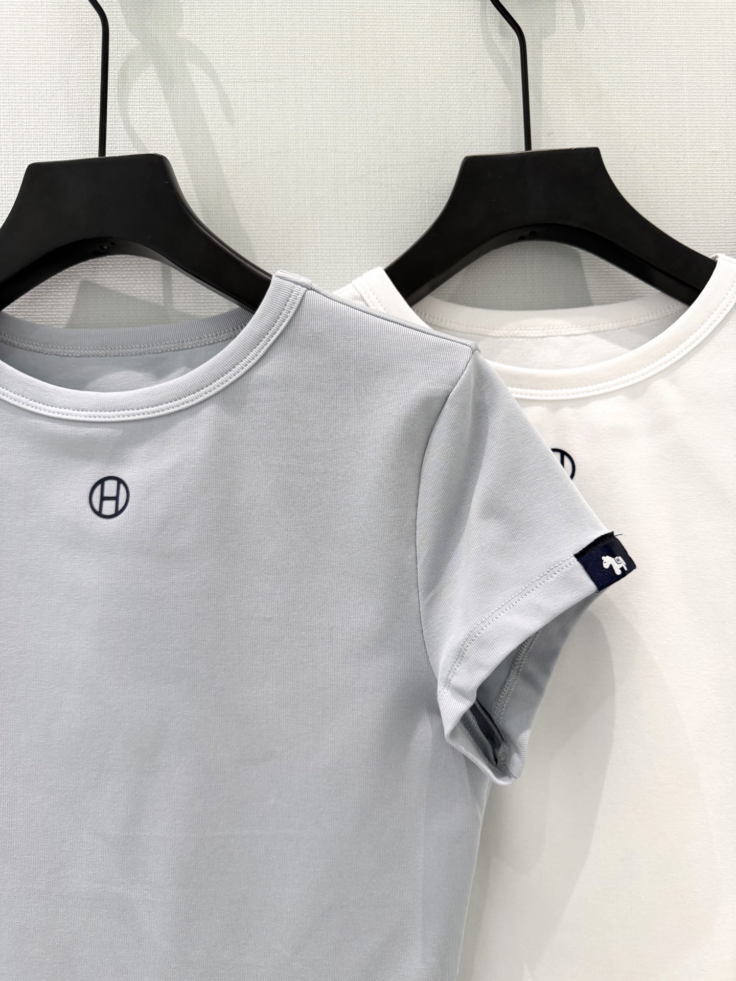 🛒𝐍𝐄𝐖 · 𝟐𝟎𝟐6/爆款现货原单品质 克罗星*｜26新品短袖T恤精致小版型上身巨显瘦！定制最新工艺 