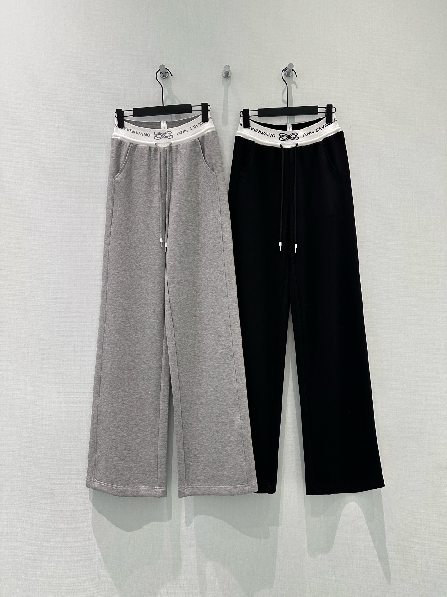 🛒𝐍𝐄𝐖 · 𝟐𝟎𝟐6/爆款现货原创 设计师｜女神同款抽绳休闲裤这款裤子选用优质面料，工艺设计，清新的色