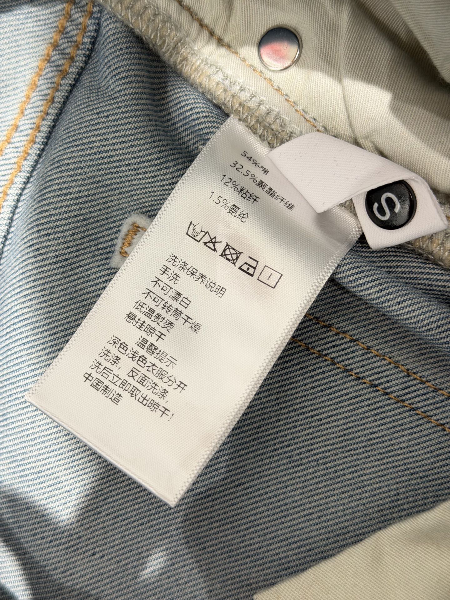 🛒𝐍𝐄𝐖 · 𝟐𝟎𝟐6/爆款现货设计师 原创｜细腰带微喇牛仔裤采用高端定制面料，牛仔穿起来非常舒适，常规