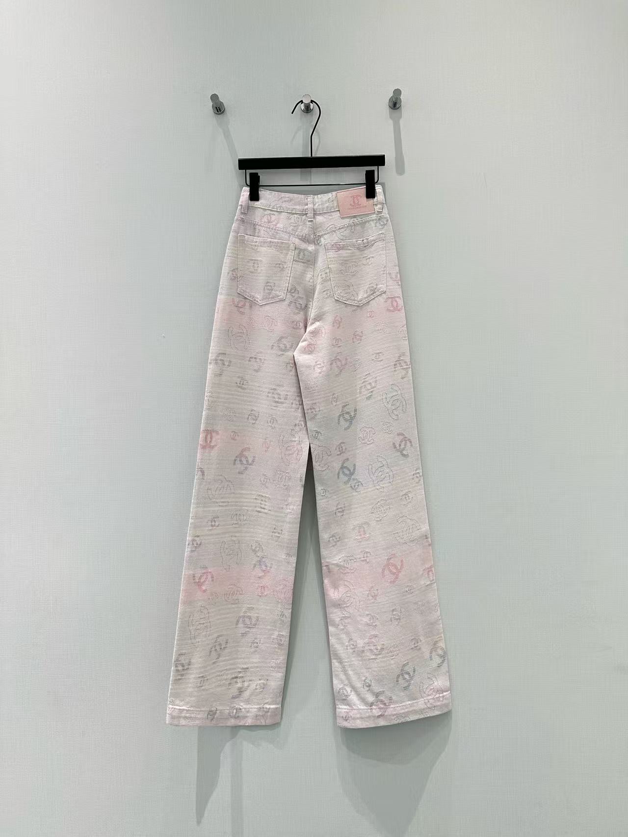 🛒𝐍𝐄𝐖 · 𝟐𝟎𝟐6/爆款现货【早春新款】原创｜定制双C提花牛仔裤采用高端定制面料，牛仔穿起来非常舒适