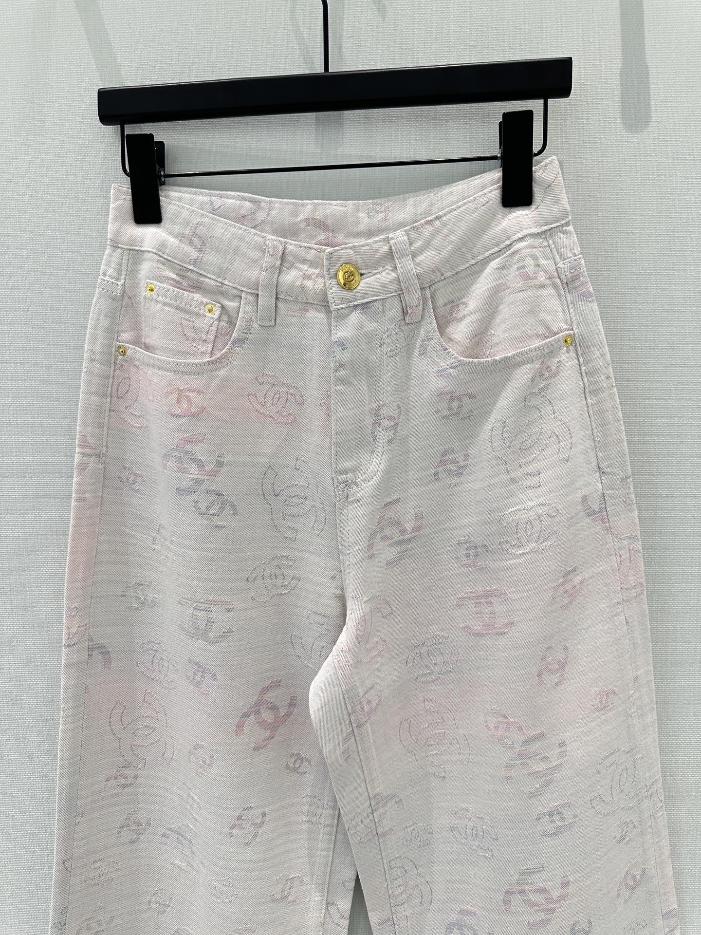 🛒𝐍𝐄𝐖 · 𝟐𝟎𝟐6/爆款现货【早春新款】原创｜定制双C提花牛仔裤采用高端定制面料，牛仔穿起来非常舒适