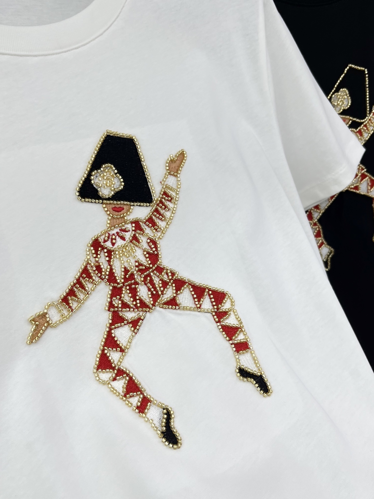 🛒𝐍𝐄𝐖 · 𝟐𝟎𝟐6/爆款现货原单品质 小众｜2026新品圆领手工订珠𝑇𝑒𝑒定制YB材质 透气舒适 质