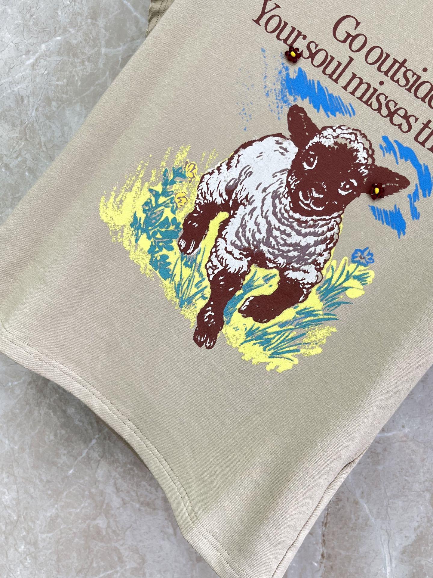 🛒𝐍𝐄𝐖 · 𝟐𝟎𝟐6/爆款现货【春夏上新】 设计师小众｜2026新款3D印花手工订珠工艺款弹力T恤高订