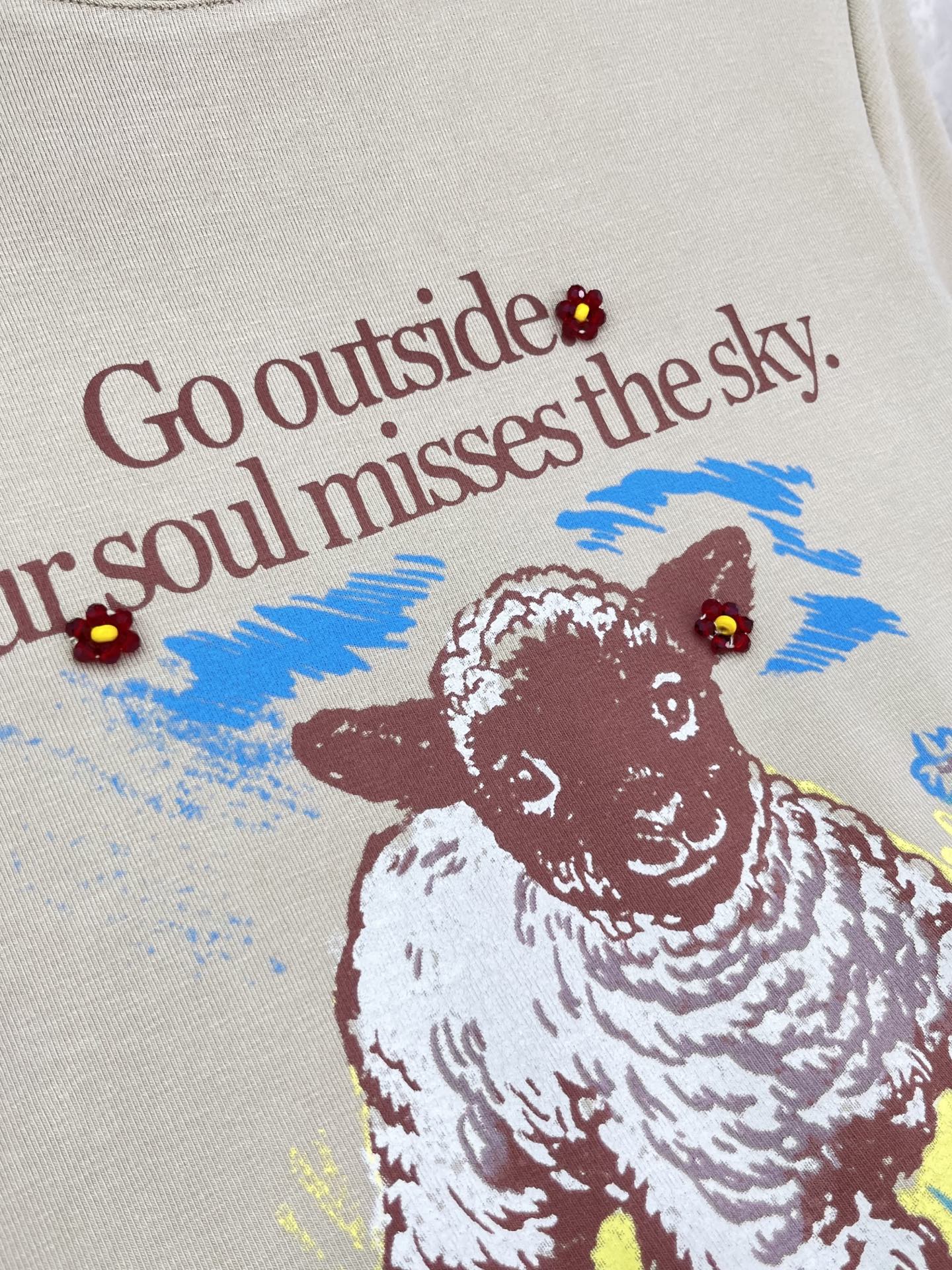 🛒𝐍𝐄𝐖 · 𝟐𝟎𝟐6/爆款现货【春夏上新】 设计师小众｜2026新款3D印花手工订珠工艺款弹力T恤高订