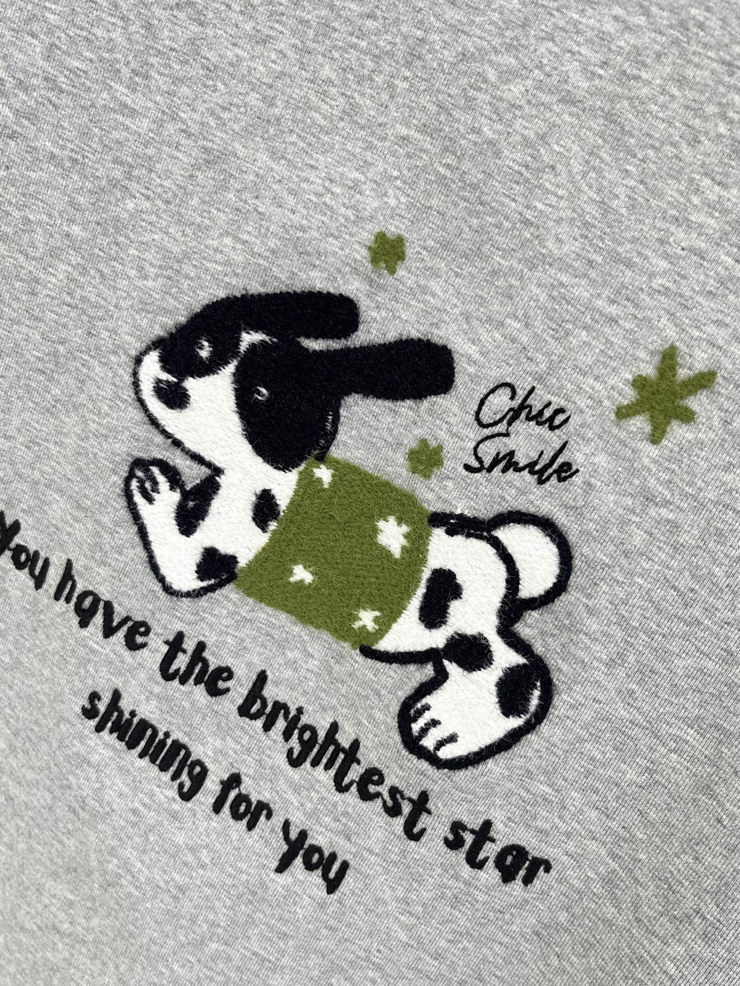 🛒𝐍𝐄𝐖 · 𝟐𝟎𝟐6/爆款现货【春夏上新】 设计师小众｜2026新款立体刺绣工艺款弹力T恤高订面料，百