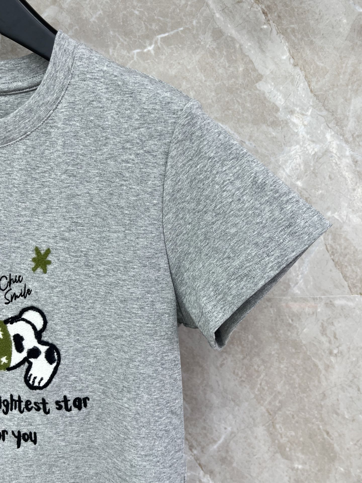 🛒𝐍𝐄𝐖 · 𝟐𝟎𝟐6/爆款现货【春夏上新】 设计师小众｜2026新款立体刺绣工艺款弹力T恤高订面料，百