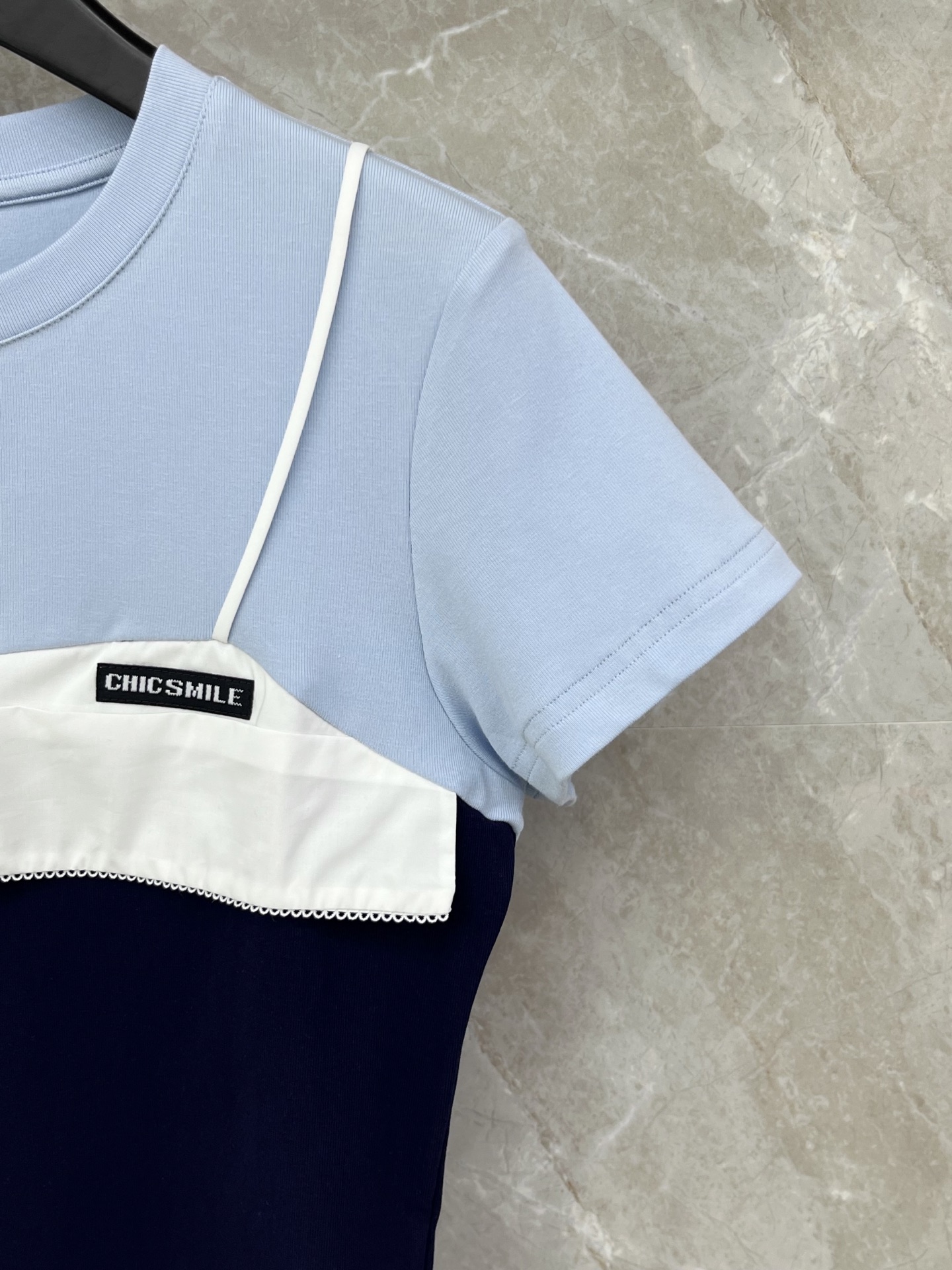 🛒𝐍𝐄𝐖 · 𝟐𝟎𝟐6/爆款现货【春夏上新】 设计师小众｜2026新款撞色拼接假两件工艺款弹力T恤高订面