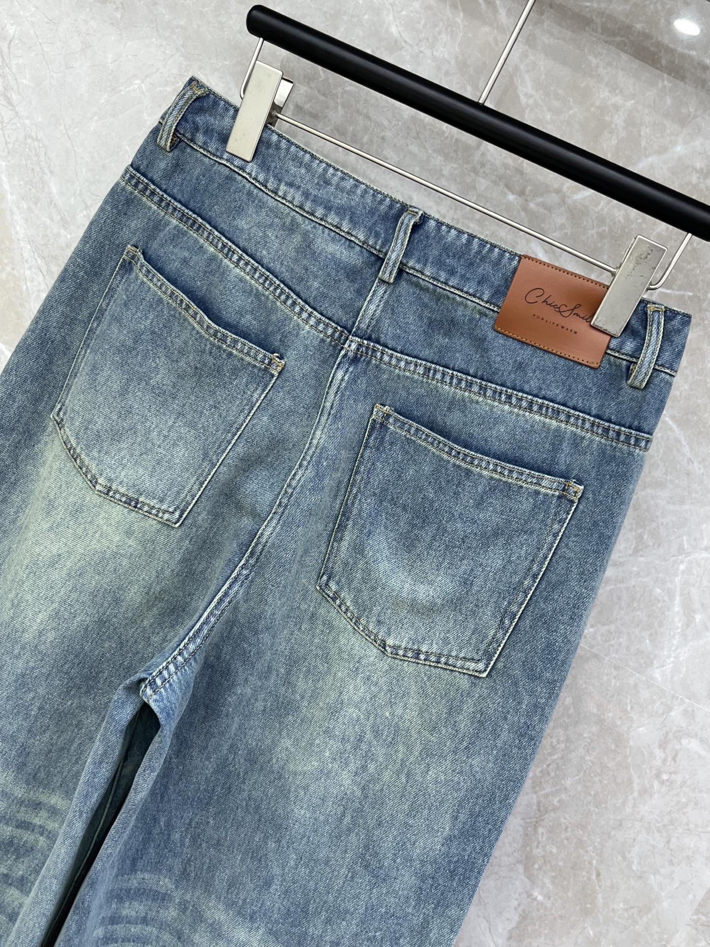 🛒𝐍𝐄𝐖 · 𝟐𝟎𝟐6/爆款现货【早春新款】设计师｜女神同款菱格植绒牛仔裤撞色图形设计，清新的色系 亲肤