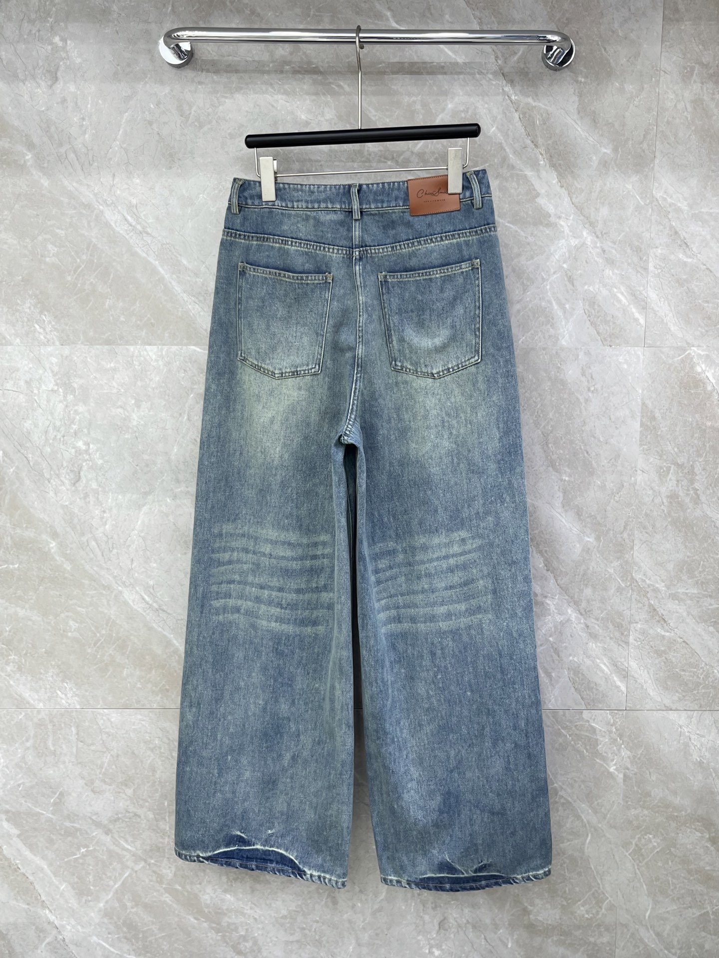 🛒𝐍𝐄𝐖 · 𝟐𝟎𝟐6/爆款现货【早春新款】设计师｜女神同款菱格植绒牛仔裤撞色图形设计，清新的色系 亲肤