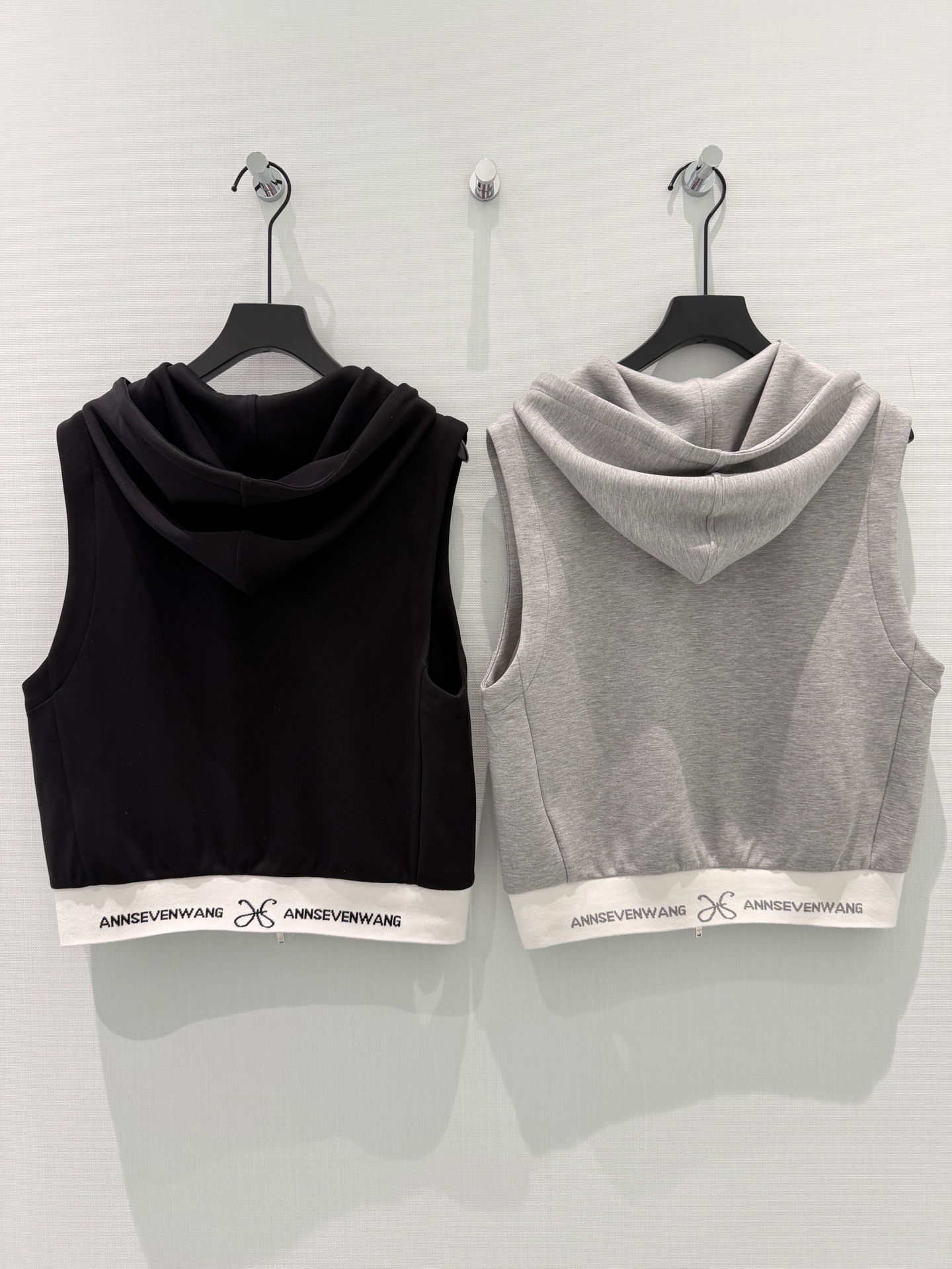 🛒𝐍𝐄𝐖 · 𝟐𝟎𝟐6/爆款现货设计师 原创｜26早春新品抽绳套装！高端定制拉链马甲外套，搭配松紧腰长裤