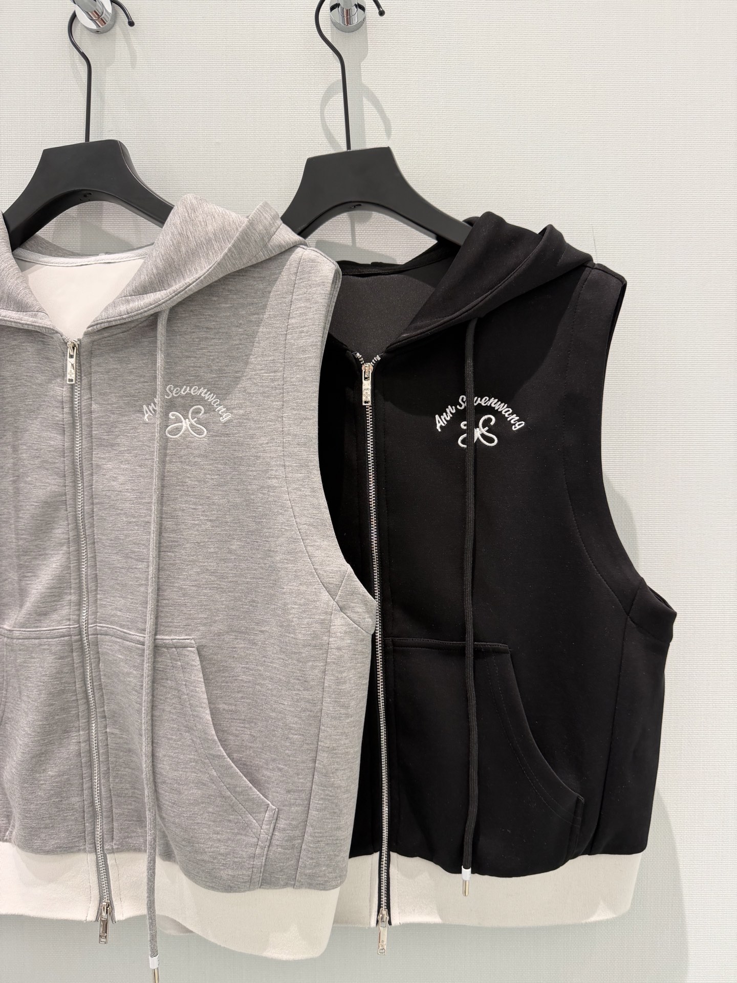 🛒𝐍𝐄𝐖 · 𝟐𝟎𝟐6/爆款现货设计师 原创｜26早春新品抽绳套装！高端定制拉链马甲外套，搭配松紧腰长裤