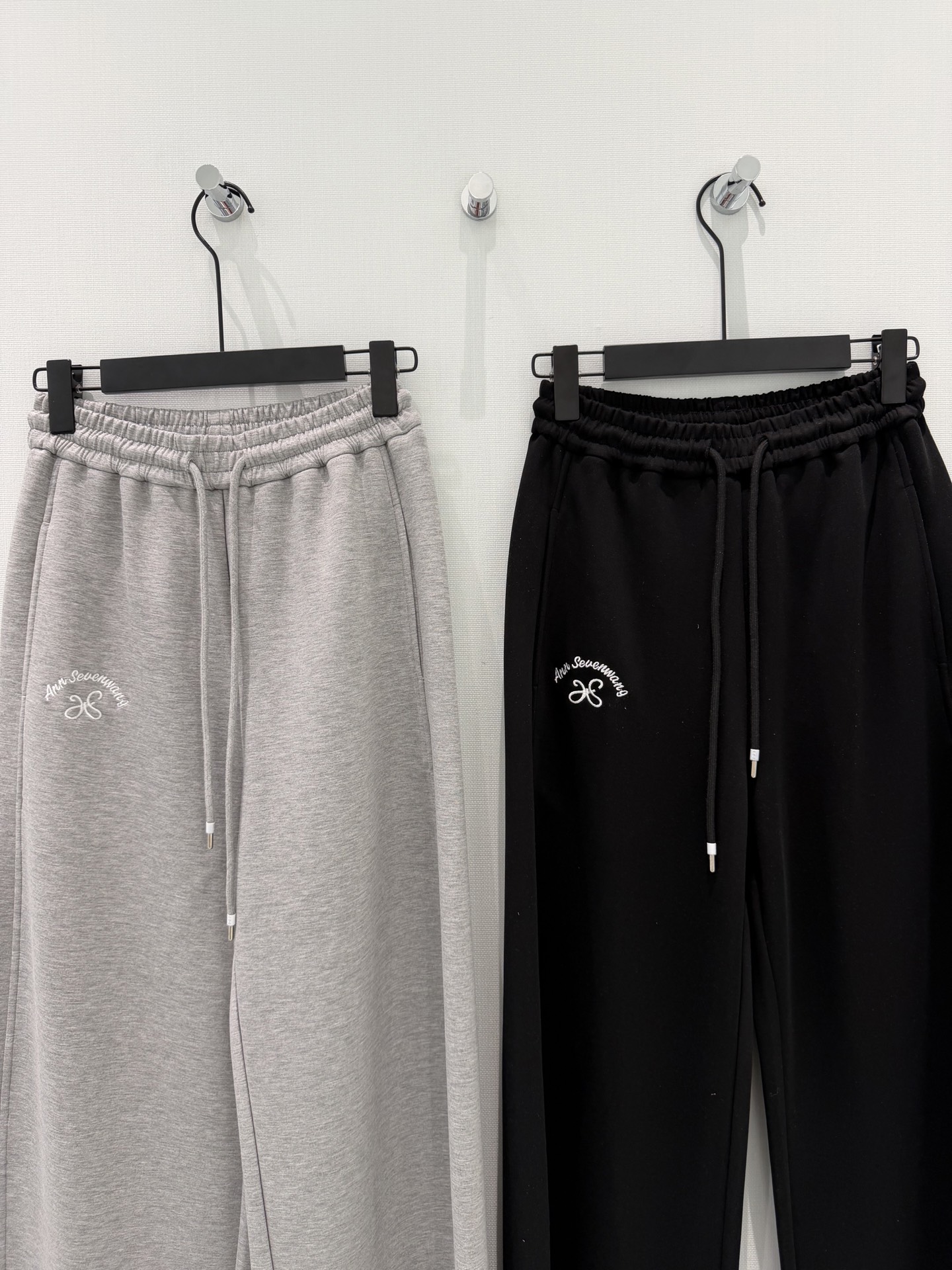 🛒𝐍𝐄𝐖 · 𝟐𝟎𝟐6/爆款现货设计师 原创｜26早春新品抽绳套装！高端定制拉链马甲外套，搭配松紧腰长裤