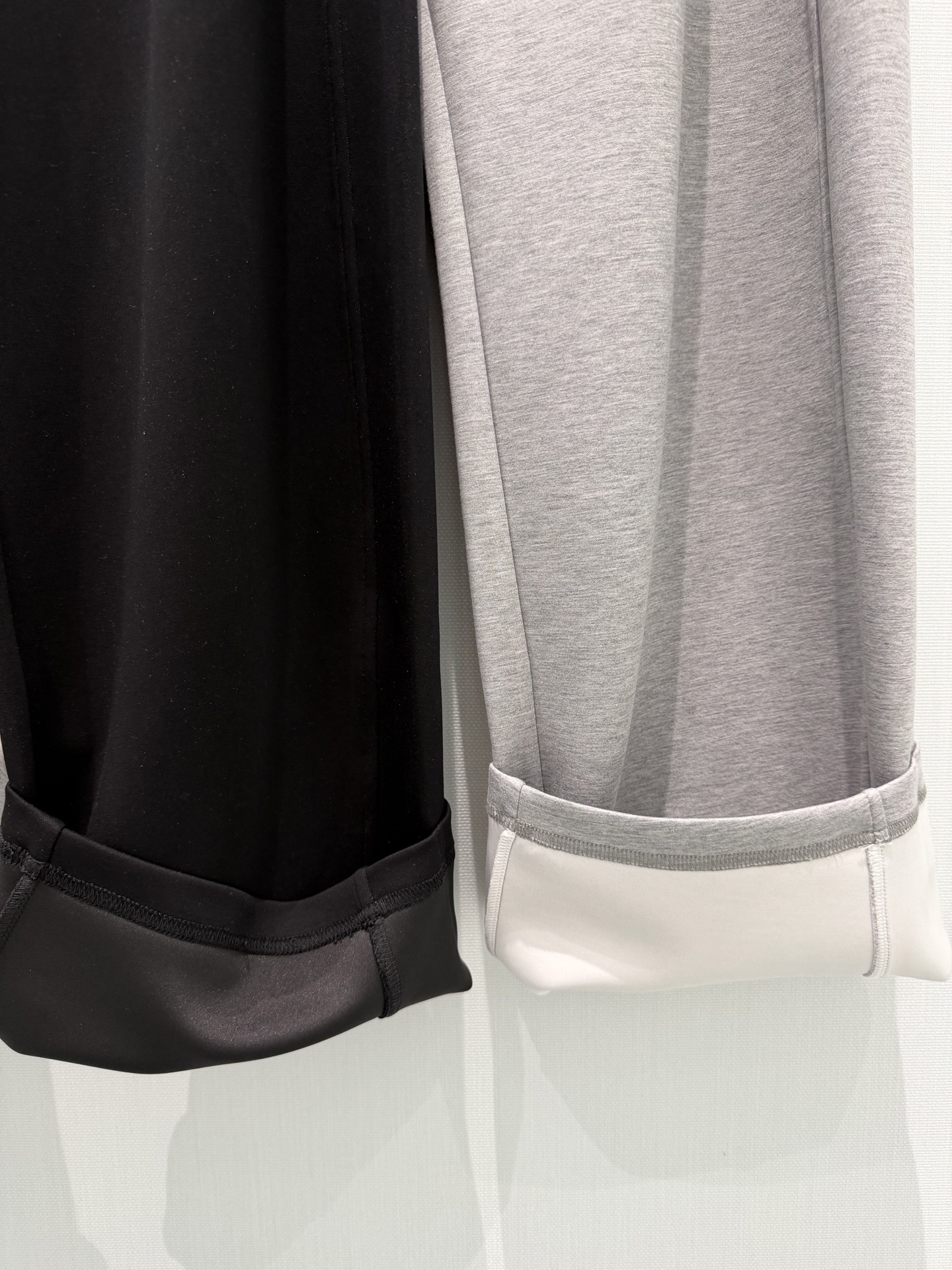 🛒𝐍𝐄𝐖 · 𝟐𝟎𝟐6/爆款现货设计师 原创｜26早春新品抽绳套装！高端定制拉链马甲外套，搭配松紧腰长裤