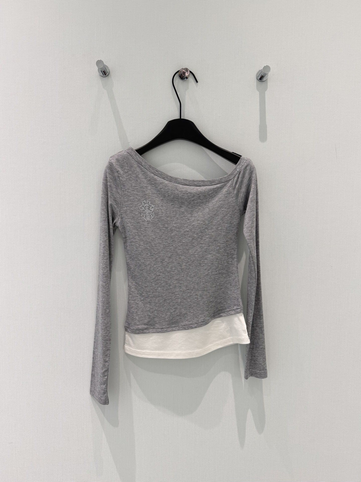 🛒𝐍𝐄𝐖 · 𝟐𝟎𝟐6/爆款现货设计师 原创｜2026新款天丝长袖打底衫云感舒适的系列！上身的触感谁穿谁