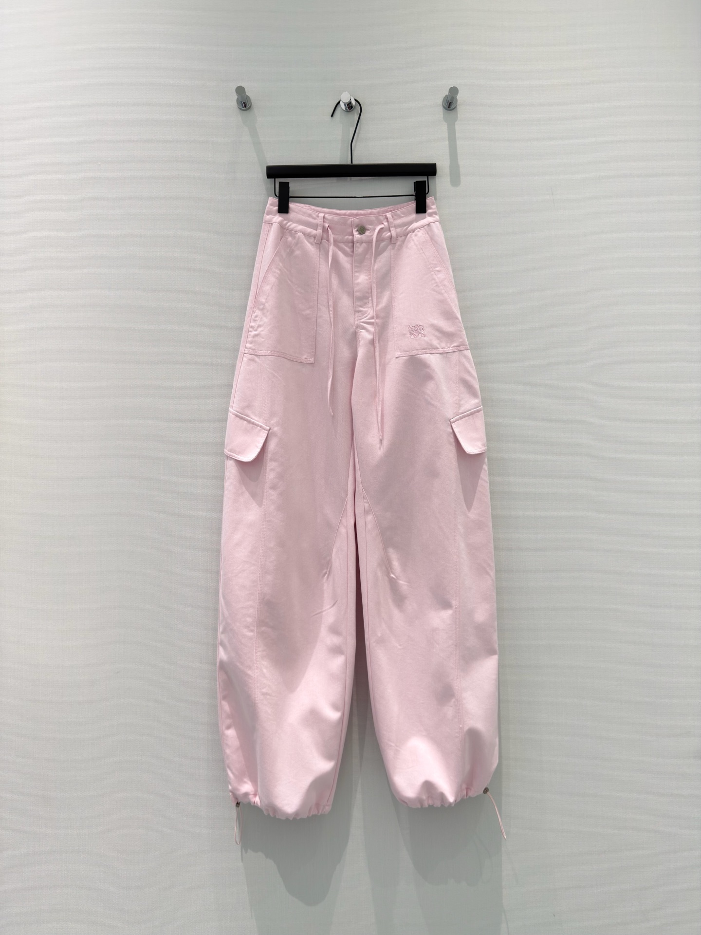 🛒𝐍𝐄𝐖 · 𝟐𝟎𝟐6/爆款现货【春夏上新】设计师原创｜抽绳工装式休闲裤颜色百搭高级 定制版型尽显高级随