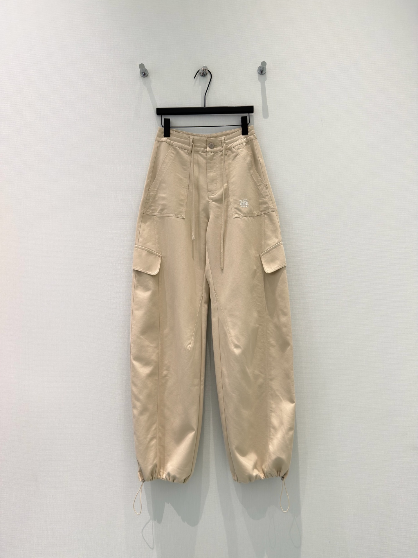 🛒𝐍𝐄𝐖 · 𝟐𝟎𝟐6/爆款现货【春夏上新】设计师原创｜抽绳工装式休闲裤颜色百搭高级 定制版型尽显高级随