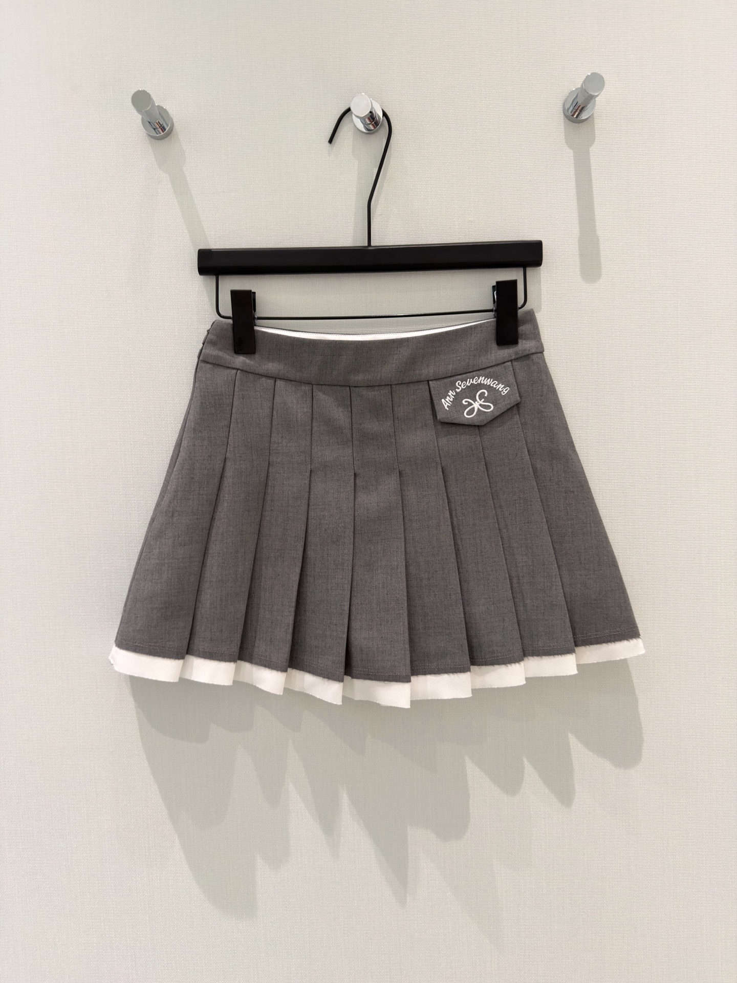 🛒𝐍𝐄𝐖 · 𝟐𝟎𝟐6/爆款现货【春夏上新】设计师｜26新款百褶短半裙爆单系列款 气质女神必入 定制皮牌