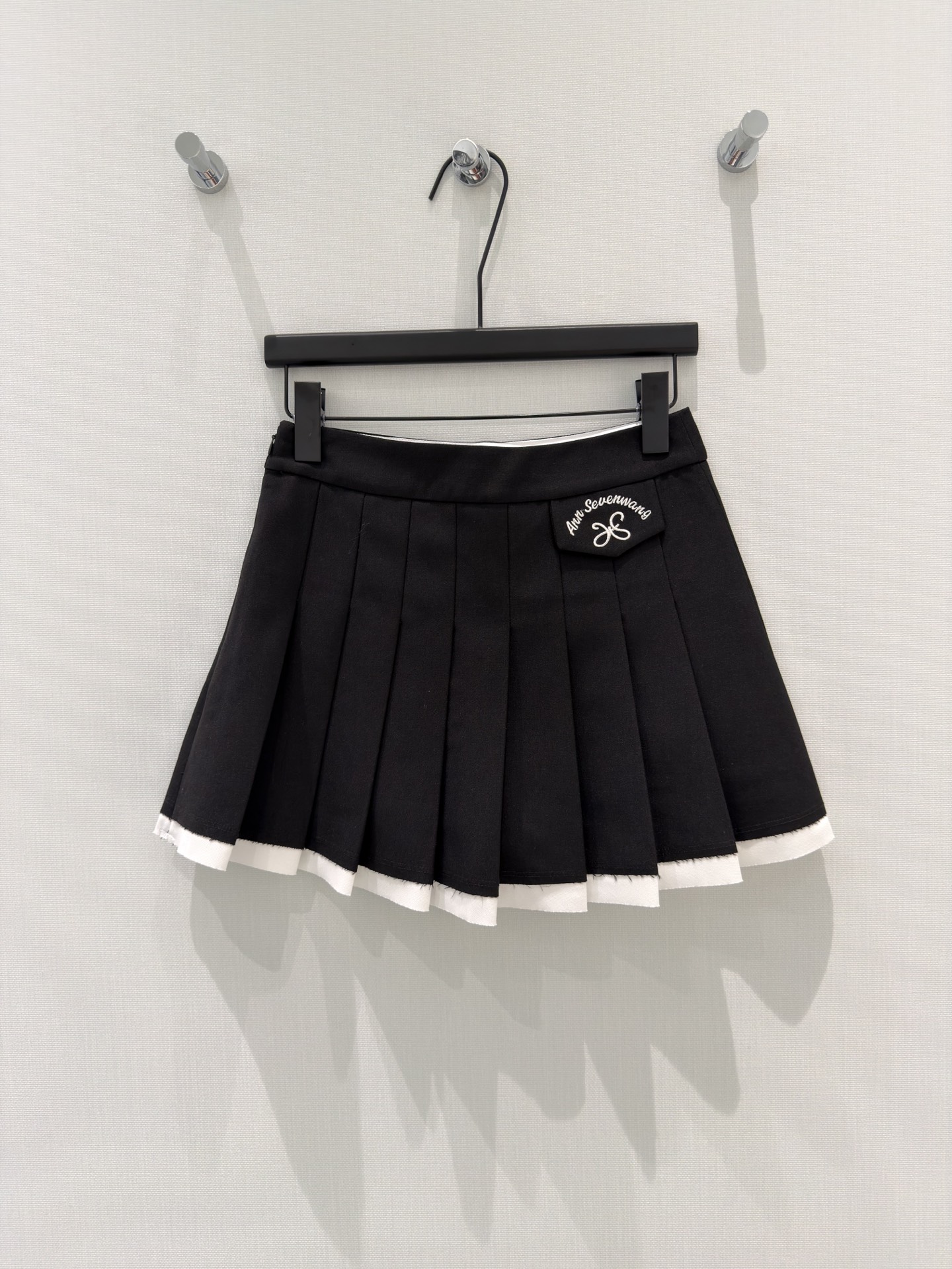 🛒𝐍𝐄𝐖 · 𝟐𝟎𝟐6/爆款现货【春夏上新】设计师｜26新款百褶短半裙爆单系列款 气质女神必入 定制皮牌