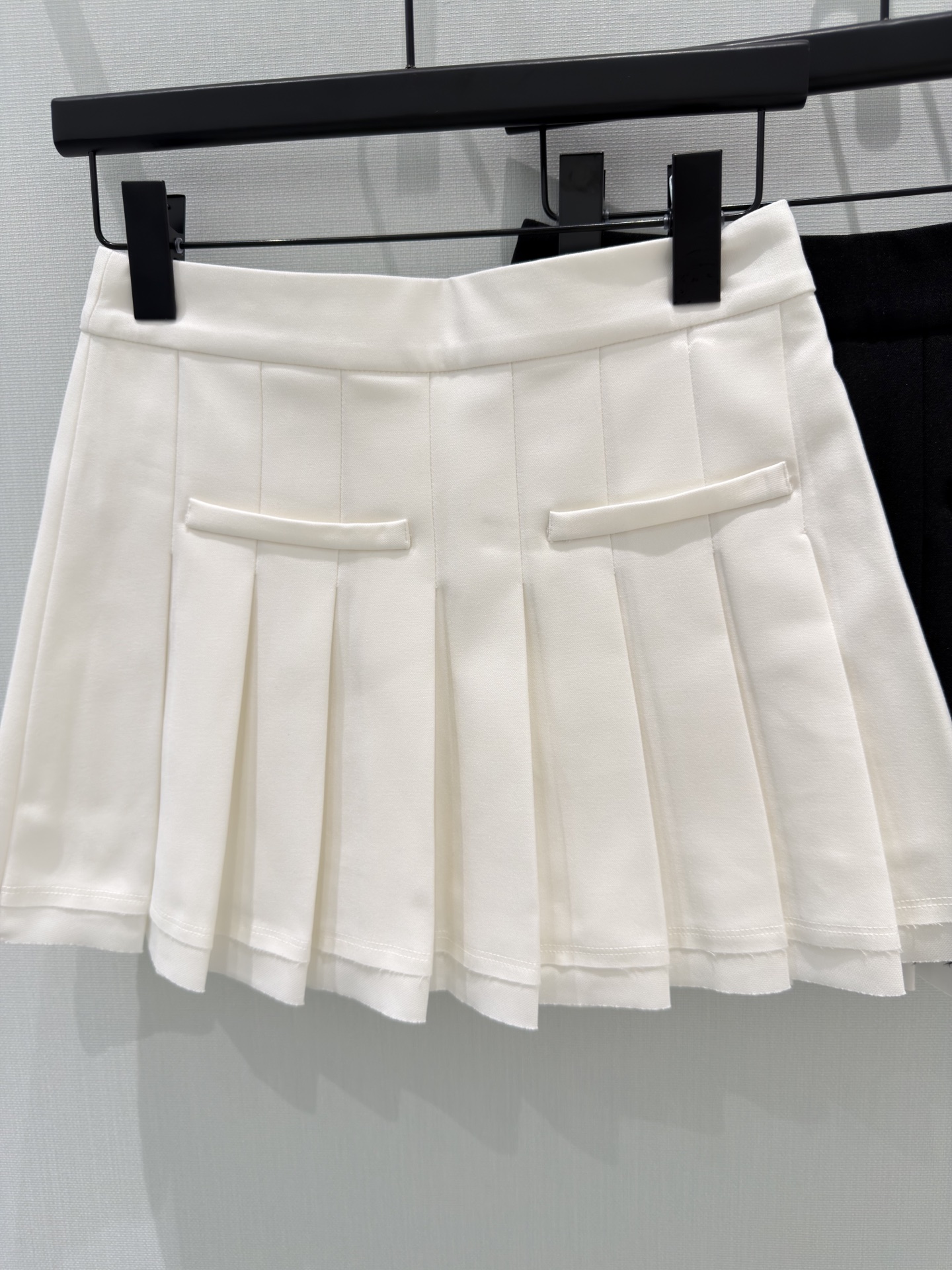 🛒𝐍𝐄𝐖 · 𝟐𝟎𝟐6/爆款现货【春夏上新】设计师｜26新款百褶短半裙爆单系列款 气质女神必入 定制皮牌