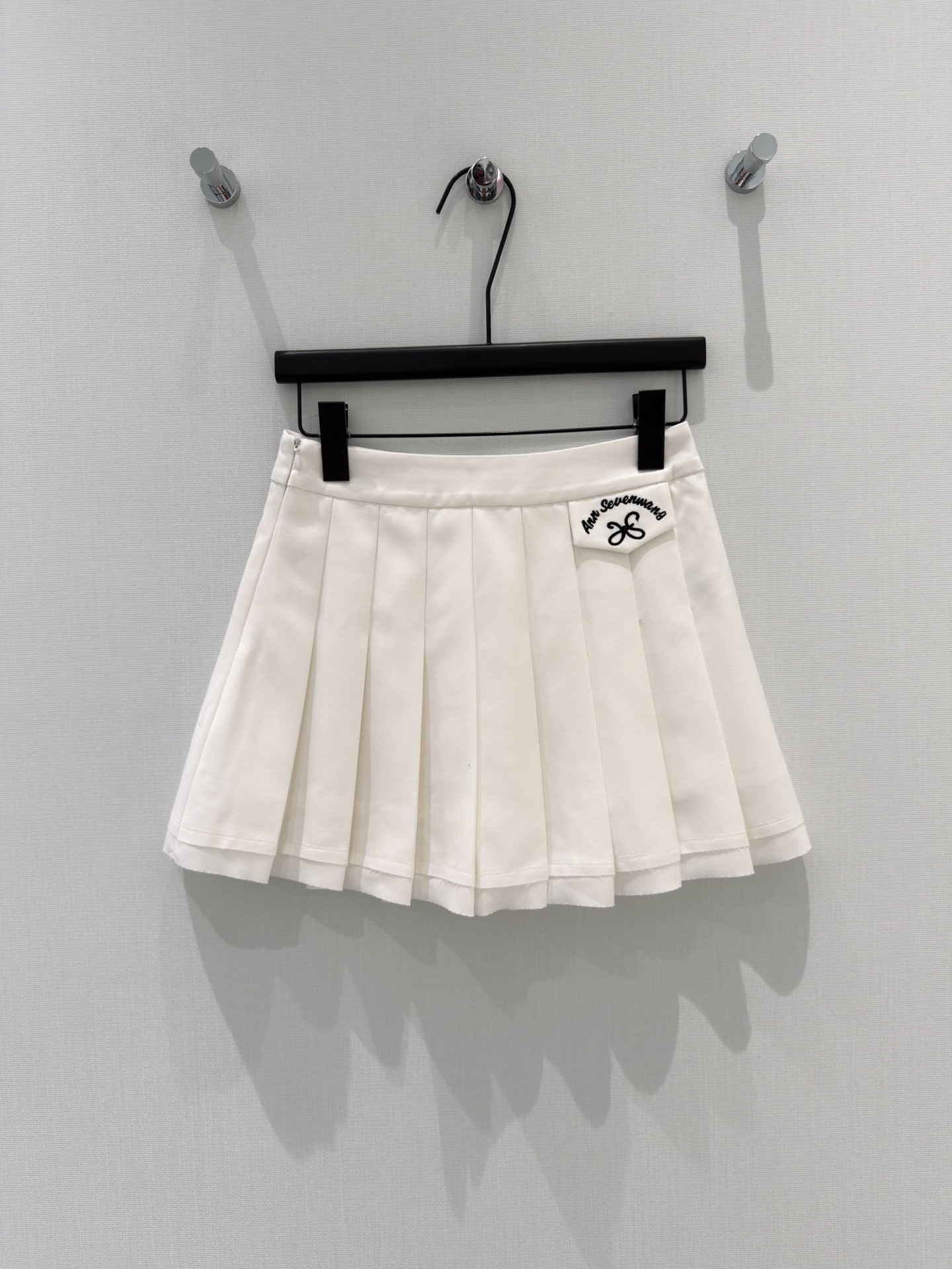 🛒𝐍𝐄𝐖 · 𝟐𝟎𝟐6/爆款现货【春夏上新】设计师｜26新款百褶短半裙爆单系列款 气质女神必入 定制皮牌