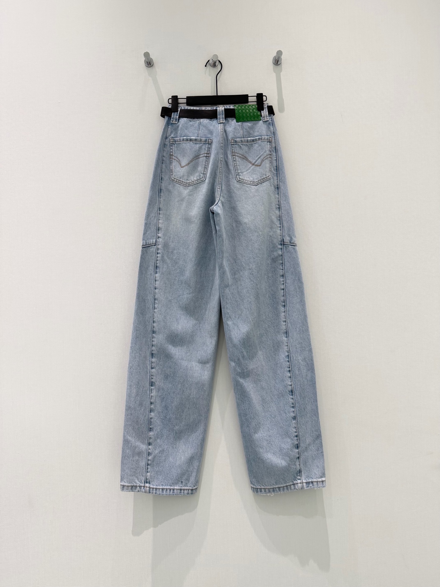 🛒𝐍𝐄𝐖 · 𝟐𝟎𝟐6/爆款现货设计师 原创｜工装式镰刀牛仔裤采用高端定制面料，牛仔穿起来非常舒适，常规