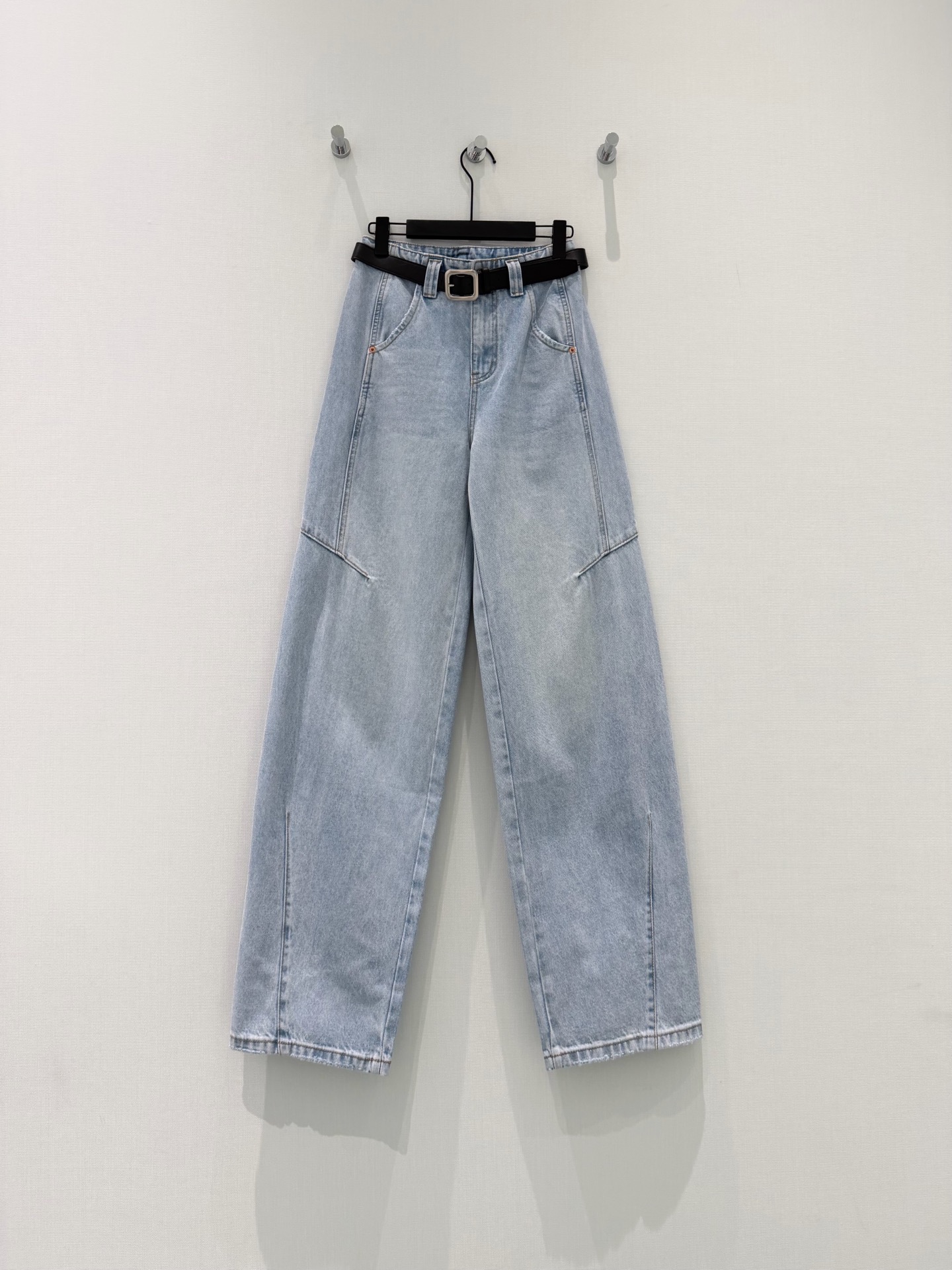 🛒𝐍𝐄𝐖 · 𝟐𝟎𝟐6/爆款现货设计师 原创｜工装式镰刀牛仔裤采用高端定制面料，牛仔穿起来非常舒适，常规