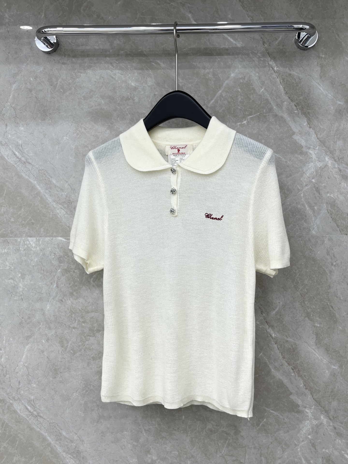 🛒𝐍𝐄𝐖 · 𝟐𝟎𝟐6/爆款现货设计师 小众｜26新品娃娃领羊绒针织短袖叠穿王炸单品，精致常规版型上身巨