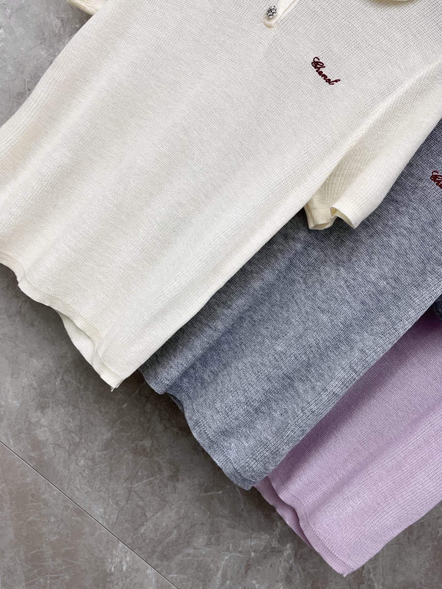 🛒𝐍𝐄𝐖 · 𝟐𝟎𝟐6/爆款现货设计师 小众｜26新品娃娃领羊绒针织短袖叠穿王炸单品，精致常规版型上身巨