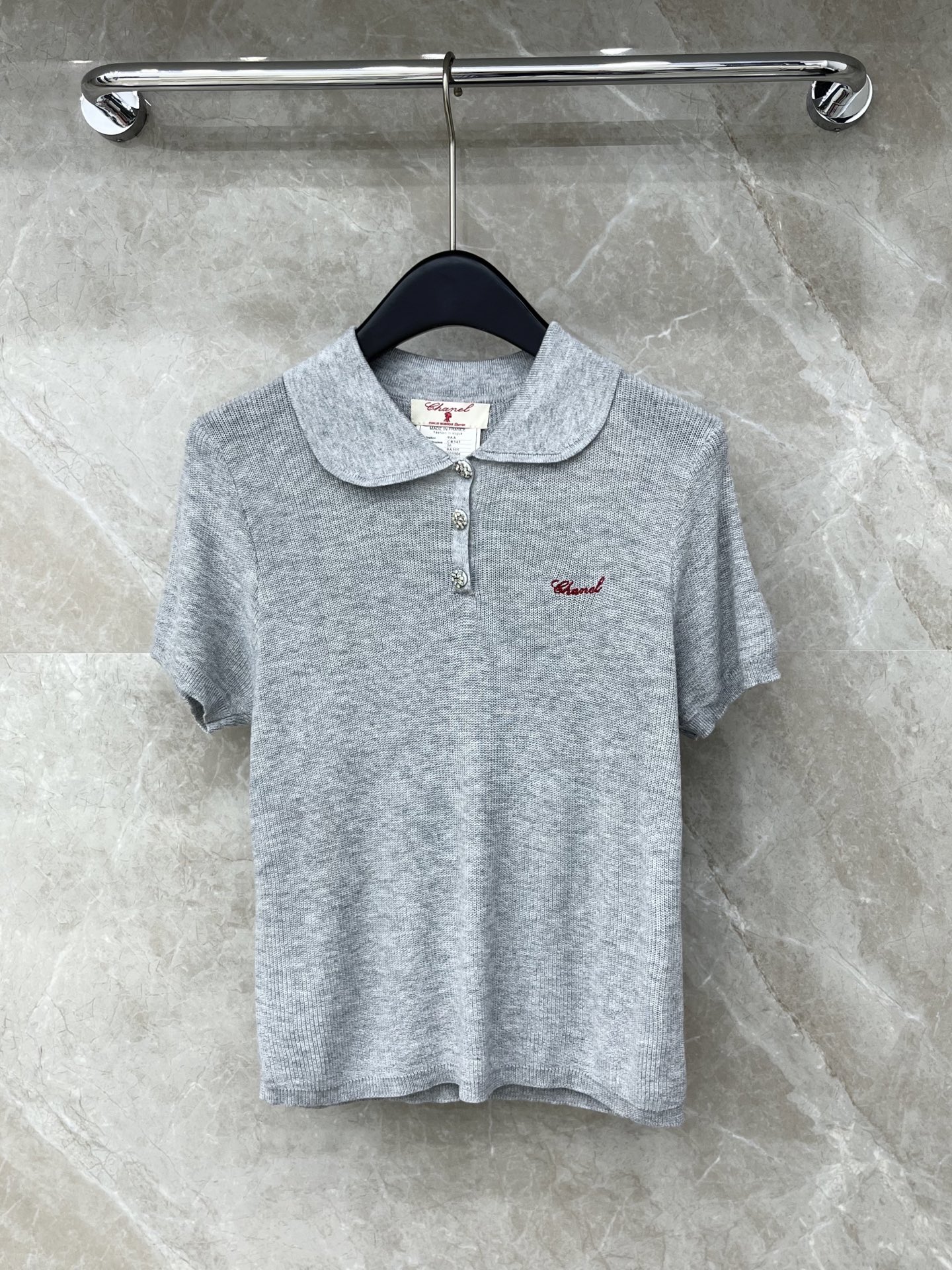 🛒𝐍𝐄𝐖 · 𝟐𝟎𝟐6/爆款现货设计师 小众｜26新品娃娃领羊绒针织短袖叠穿王炸单品，精致常规版型上身巨