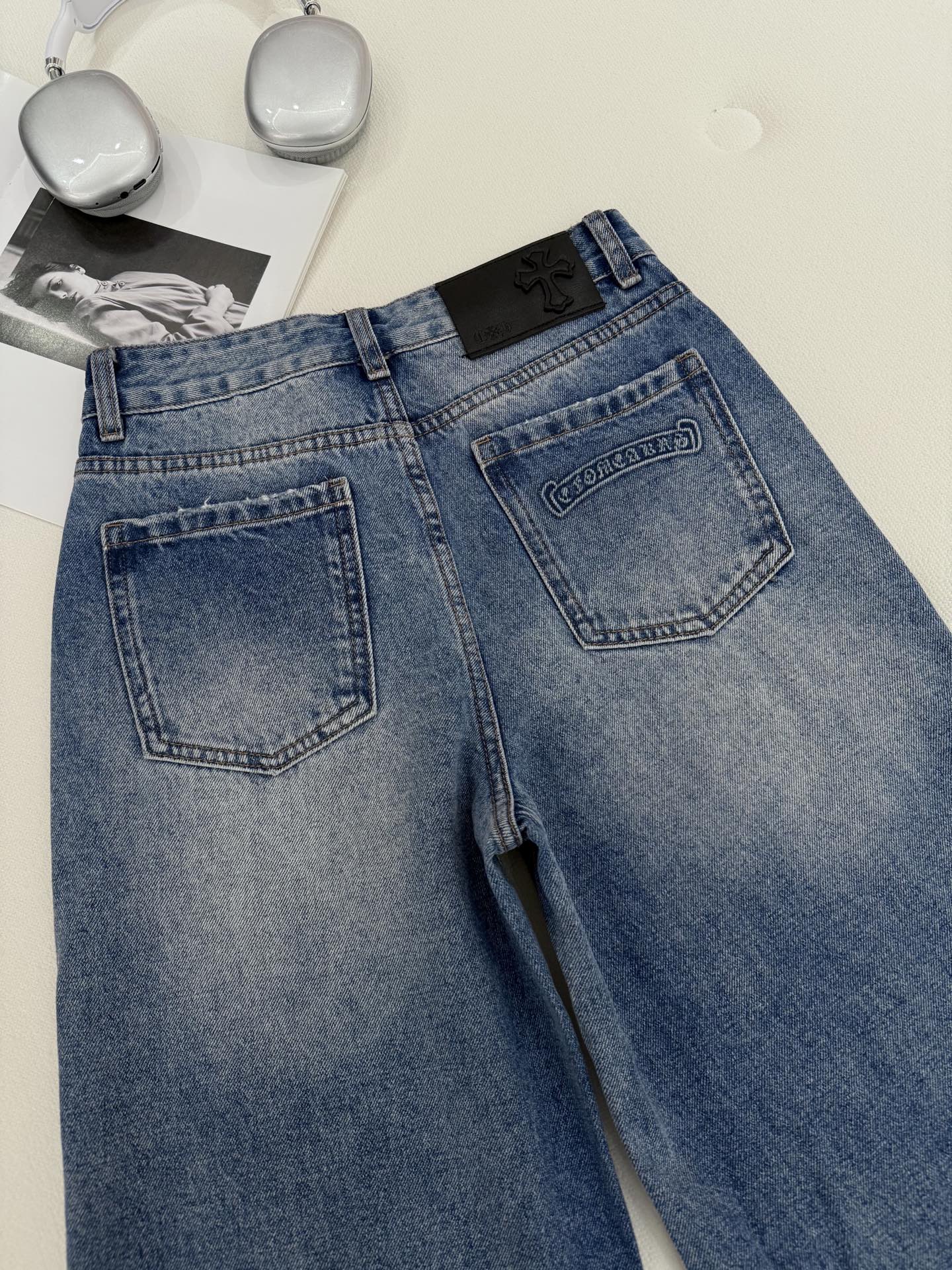 🛒𝐍𝐄𝐖 · 𝟐𝟎𝟐6/爆款现货原创 克罗星｜毛边错层直筒牛仔裤采用高端定制面料，牛仔穿起来非常舒适，常