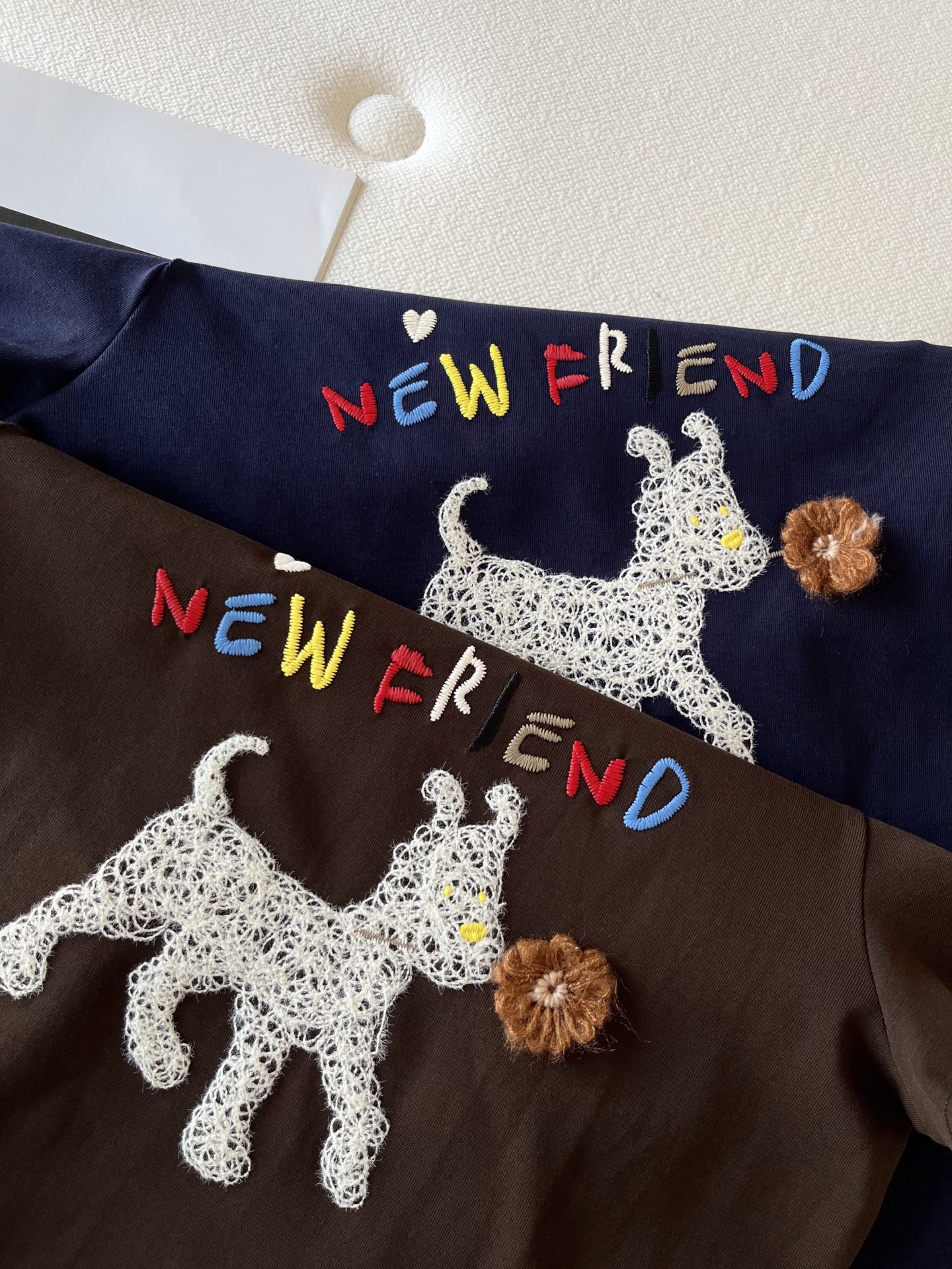 🛒𝐍𝐄𝐖 · 𝟐𝟎𝟐6/爆款现货【春夏上新】 设计师小众｜2026新款撞色立体刺绣手工花朵工艺款弹力T恤