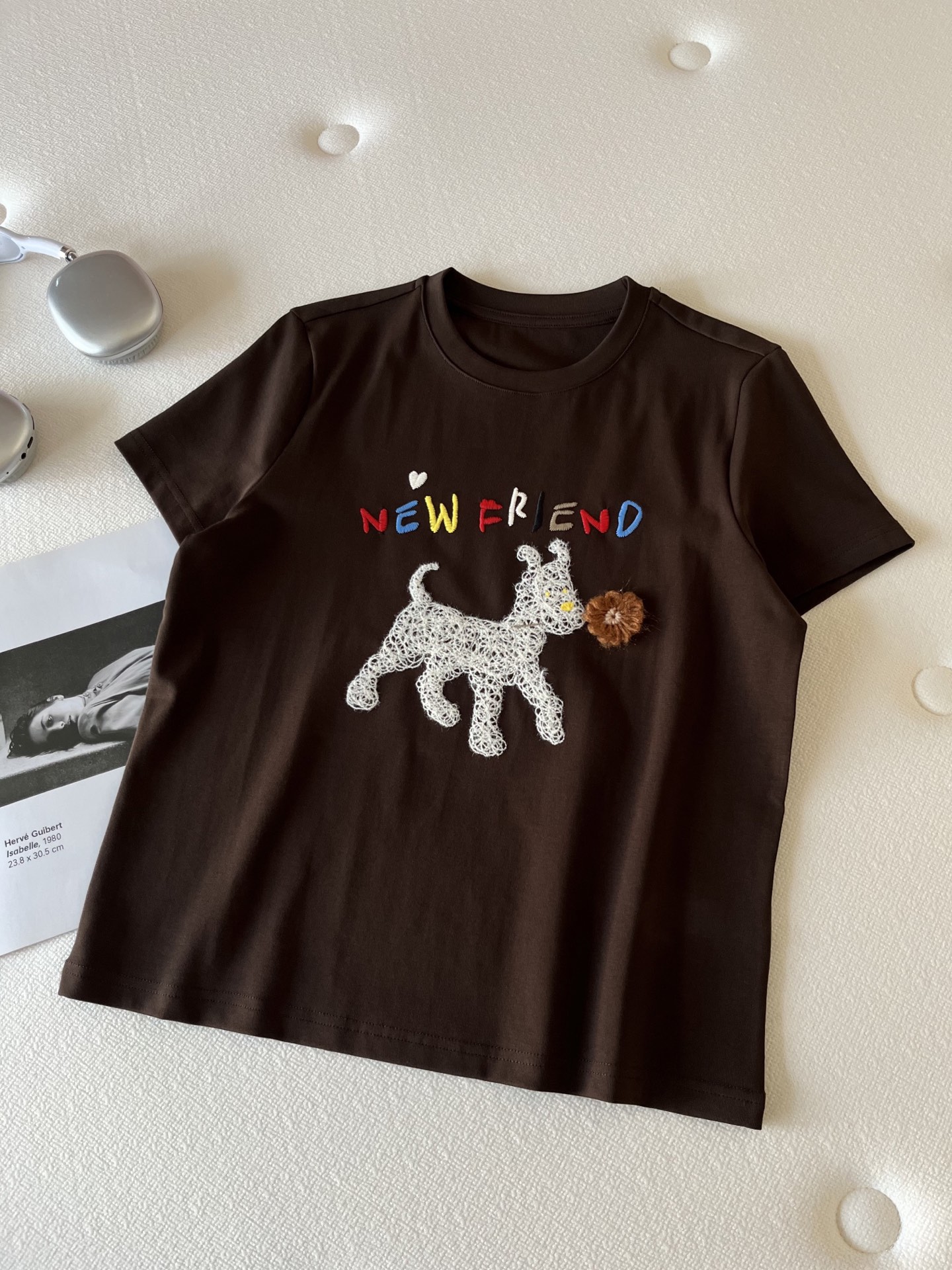 🛒𝐍𝐄𝐖 · 𝟐𝟎𝟐6/爆款现货【春夏上新】 设计师小众｜2026新款撞色立体刺绣手工花朵工艺款弹力T恤