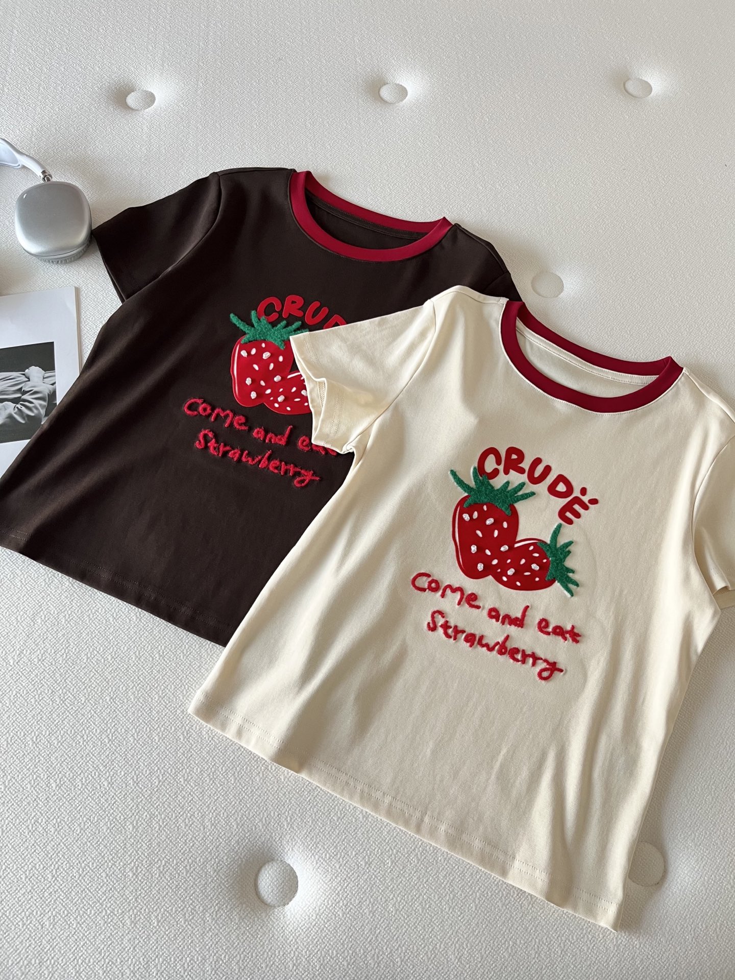 🛒𝐍𝐄𝐖 · 𝟐𝟎𝟐6/爆款现货【春夏上新】 设计师小众｜2026新款撞色立体刺绣订珠工艺款弹力T恤高订