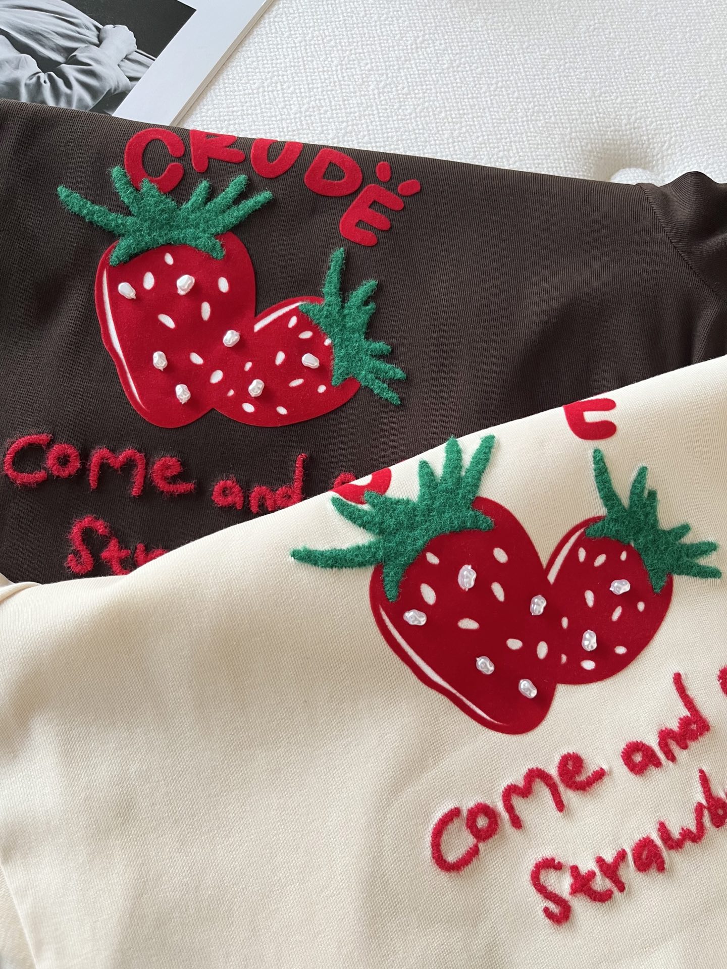 🛒𝐍𝐄𝐖 · 𝟐𝟎𝟐6/爆款现货【春夏上新】 设计师小众｜2026新款撞色立体刺绣订珠工艺款弹力T恤高订